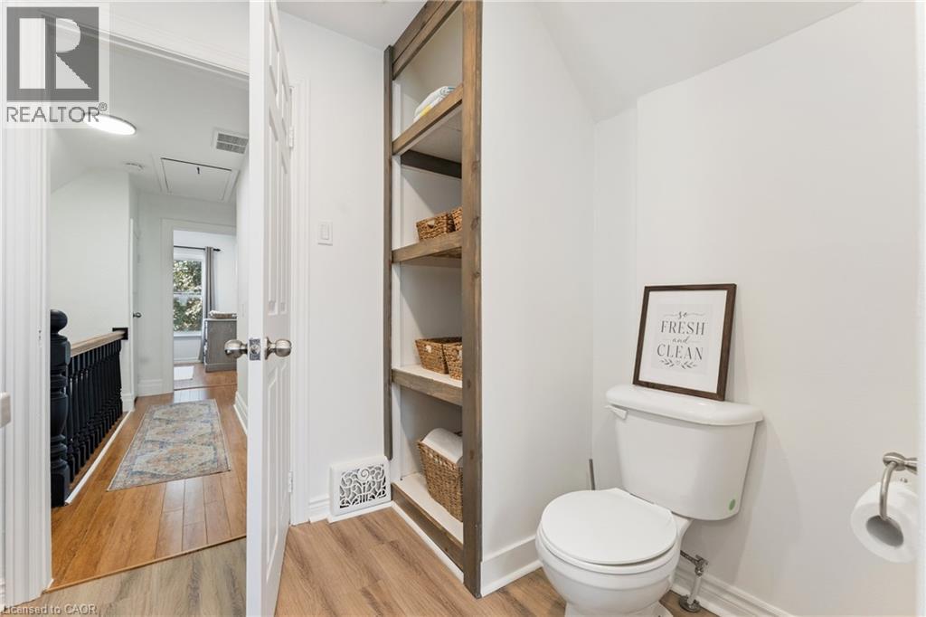 160 BRITANNIA Avenue - 32