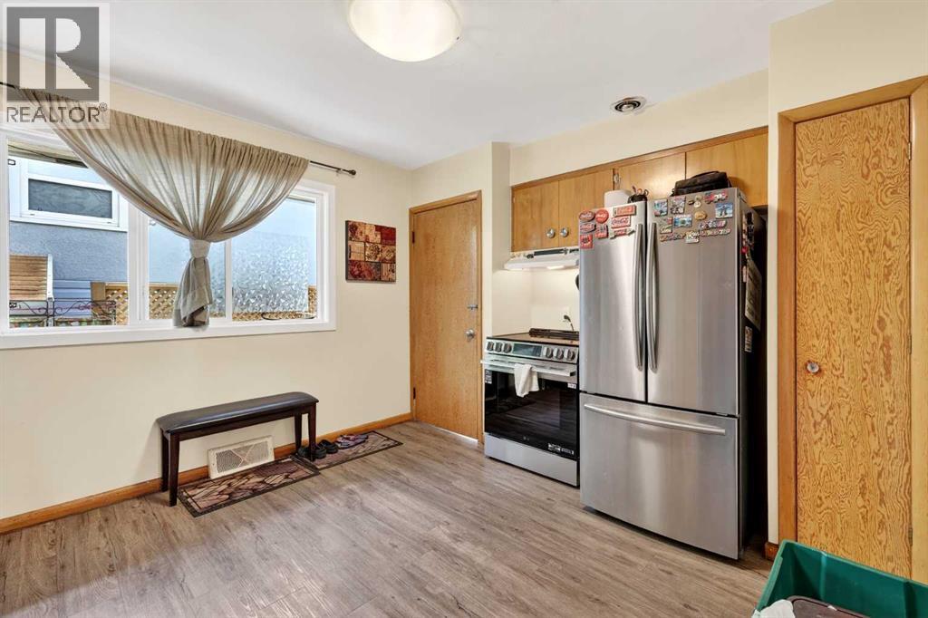 301 46 Avenue SW - 30
