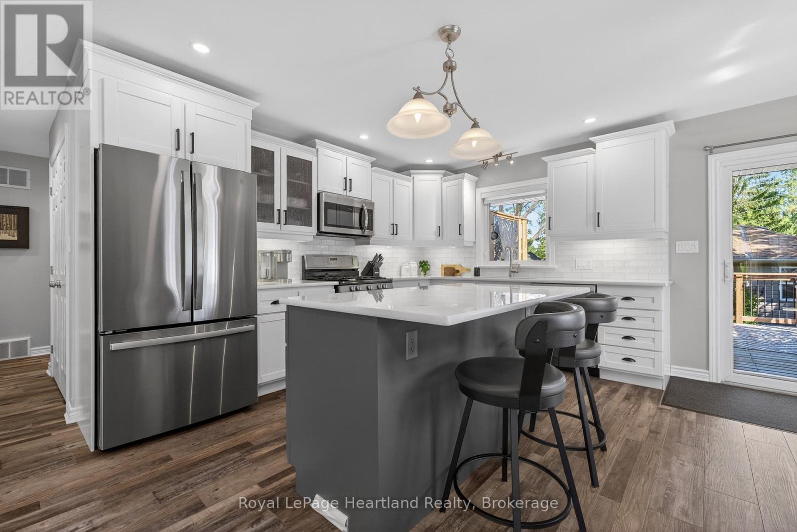 86 HURON STREET W - 10