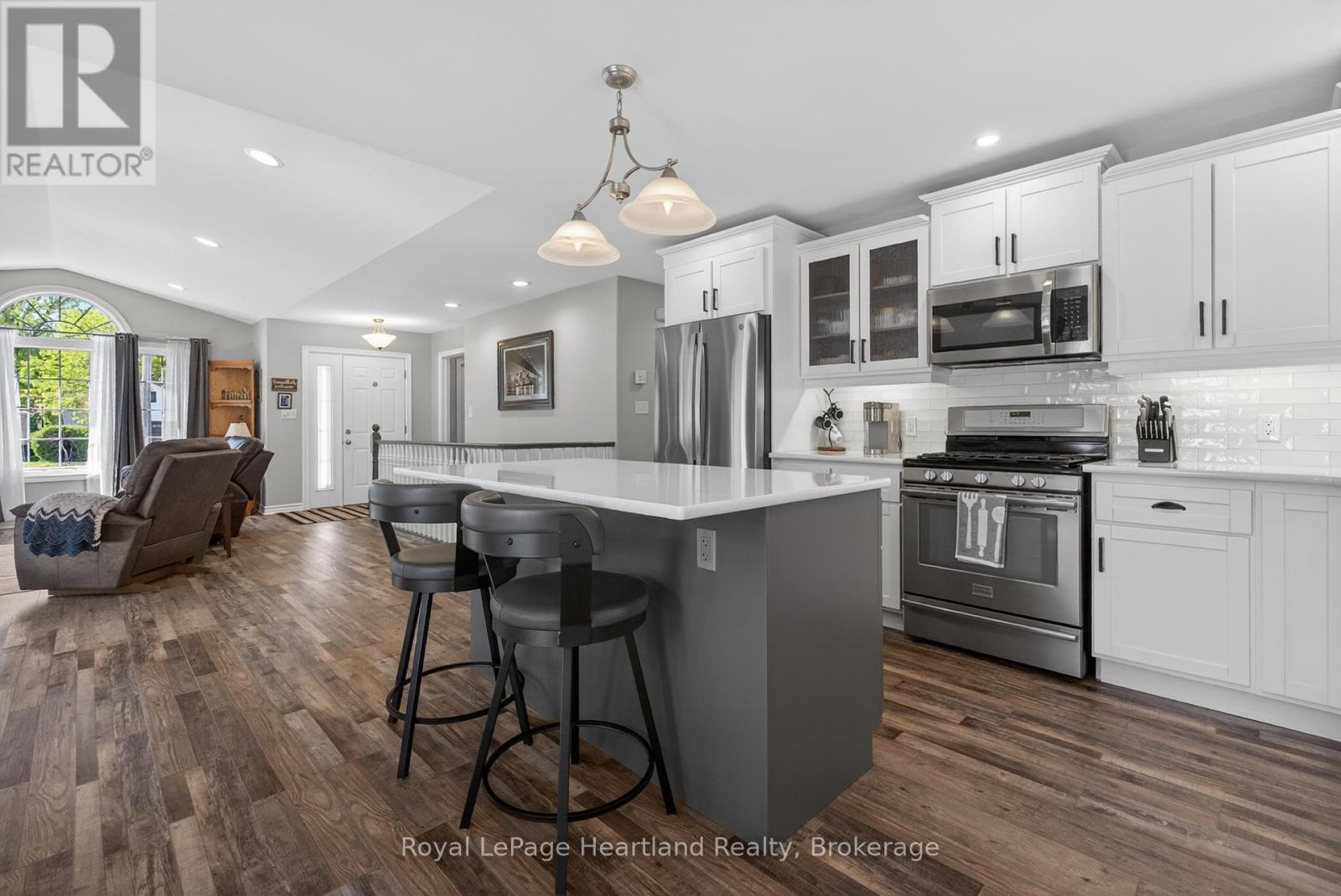 86 HURON STREET W - 11