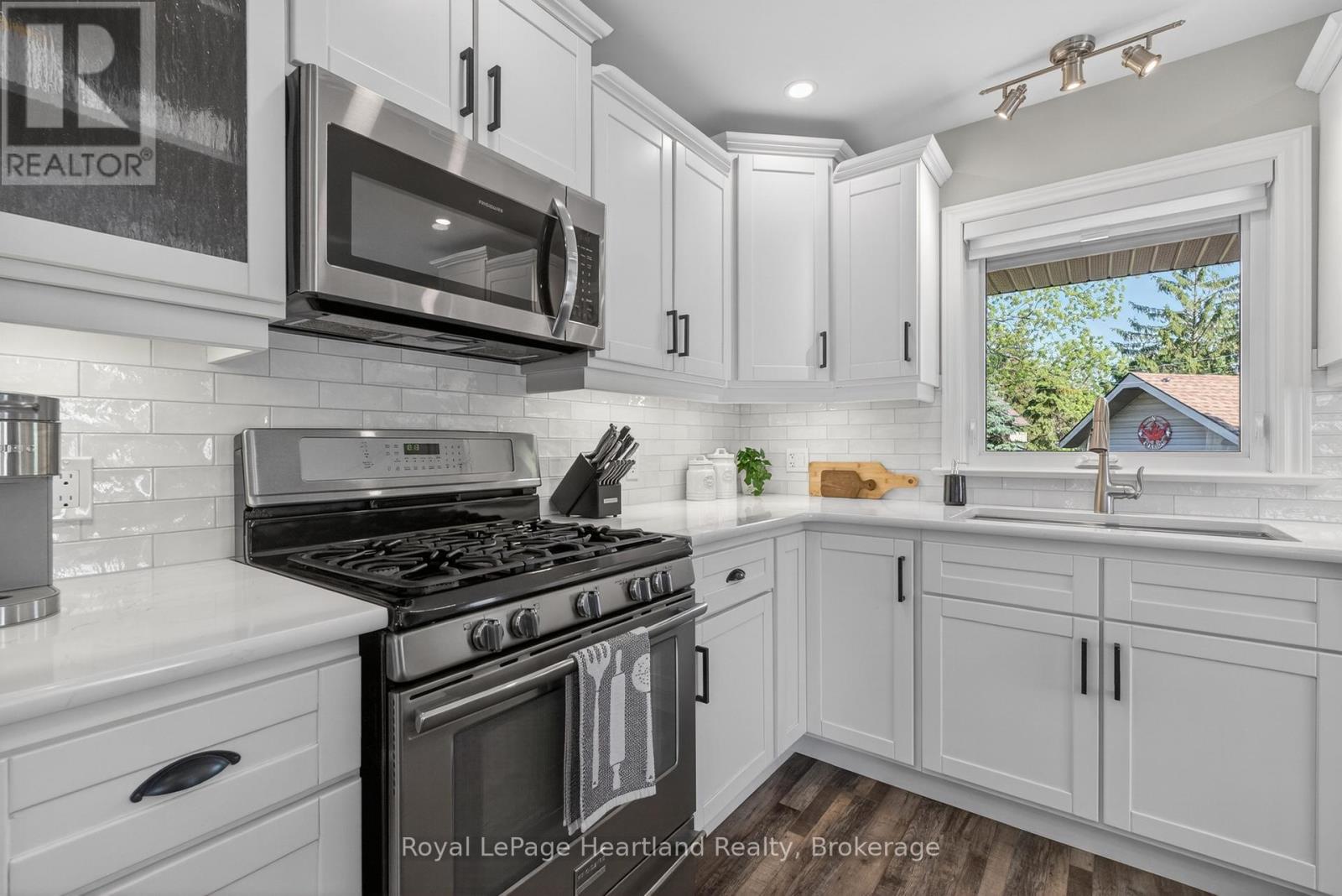 86 HURON STREET W - 13