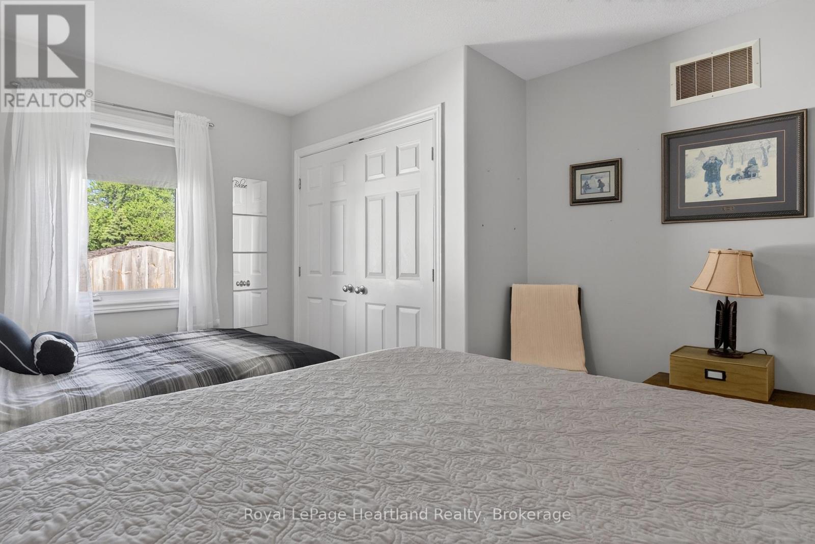 86 HURON STREET W - 23