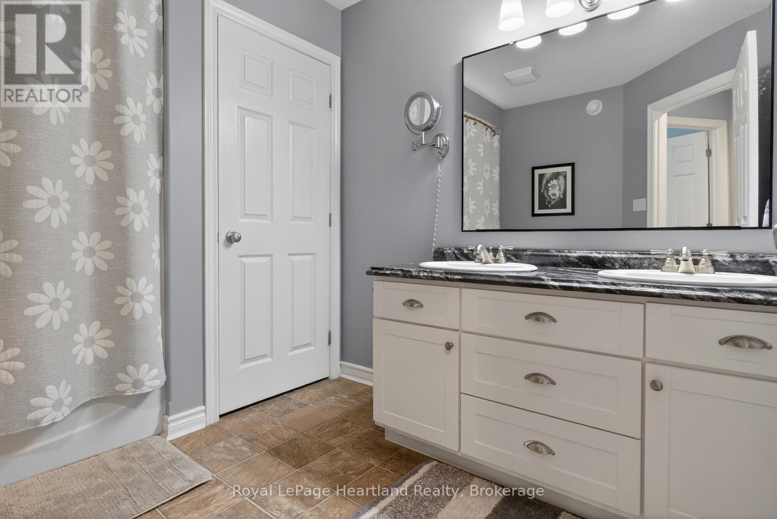 86 HURON STREET W - 24