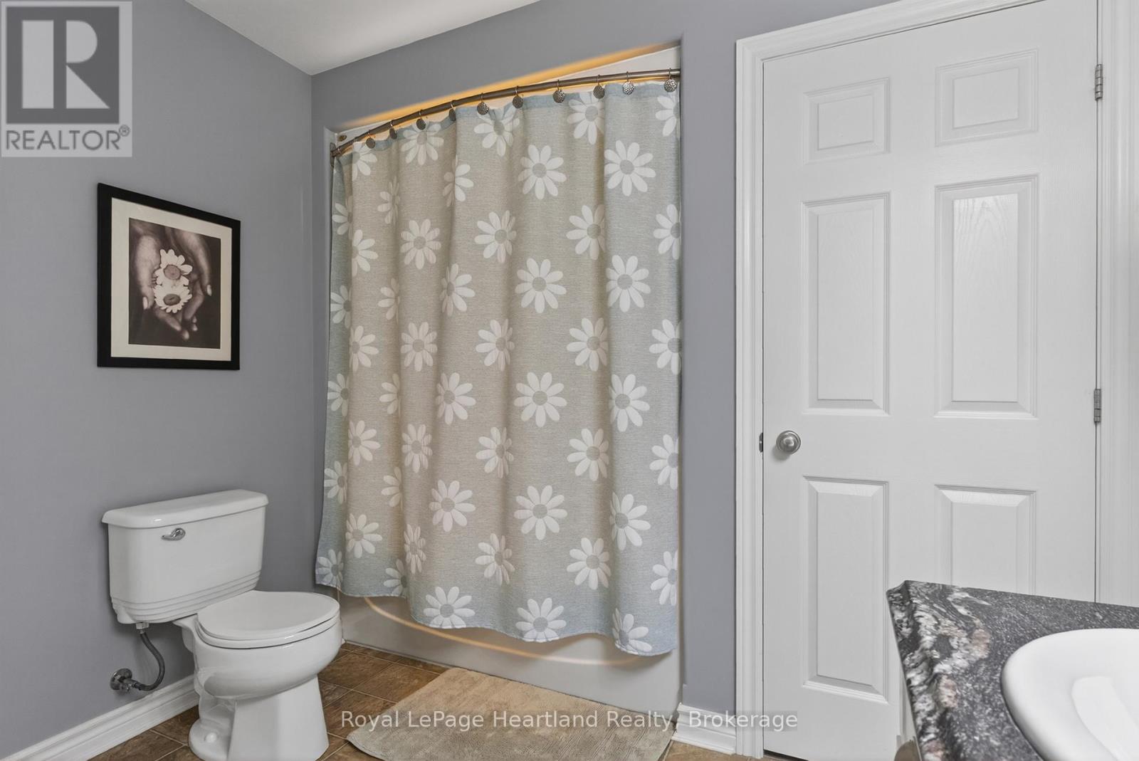 86 HURON STREET W - 25