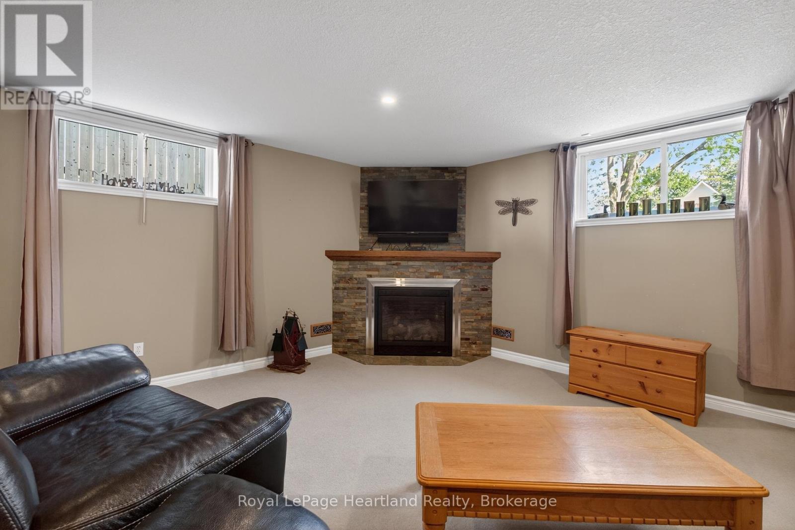 86 HURON STREET W - 28