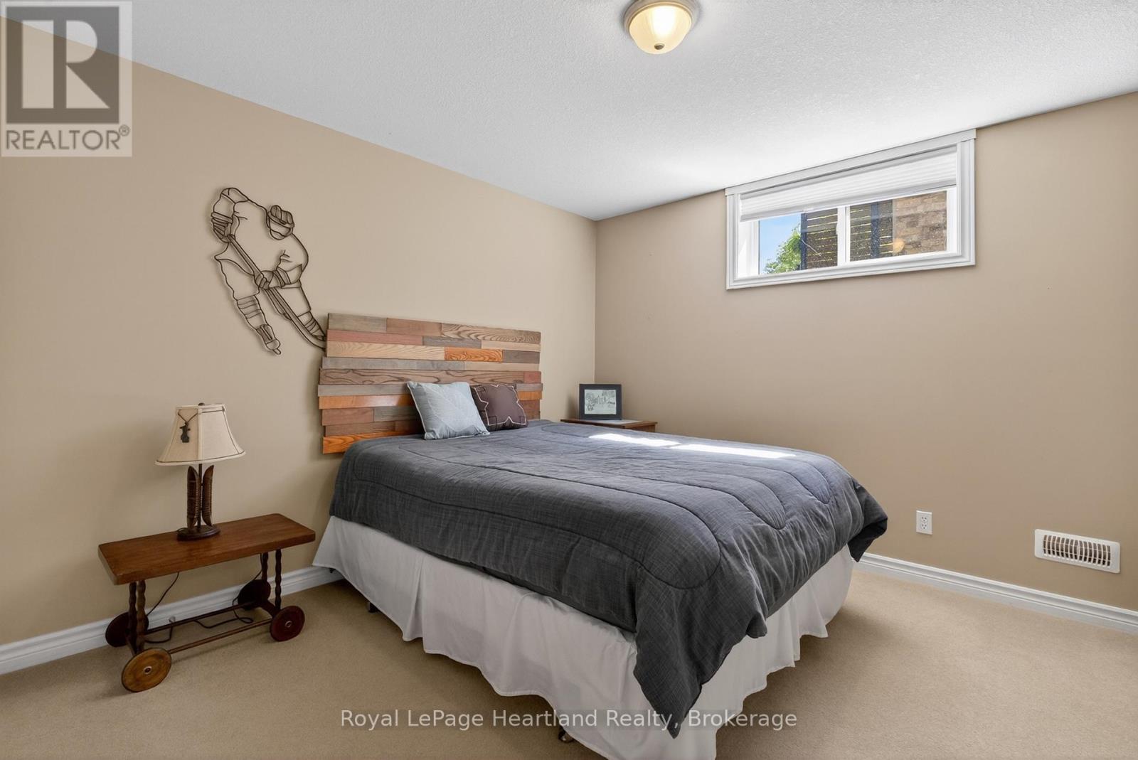 86 HURON STREET W - 31