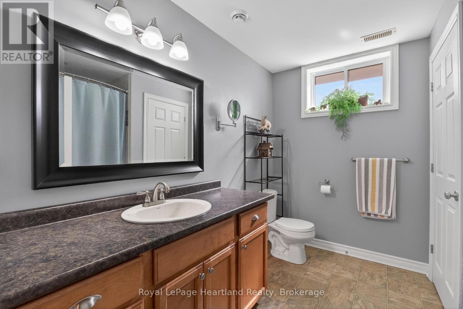 86 HURON STREET W - 34