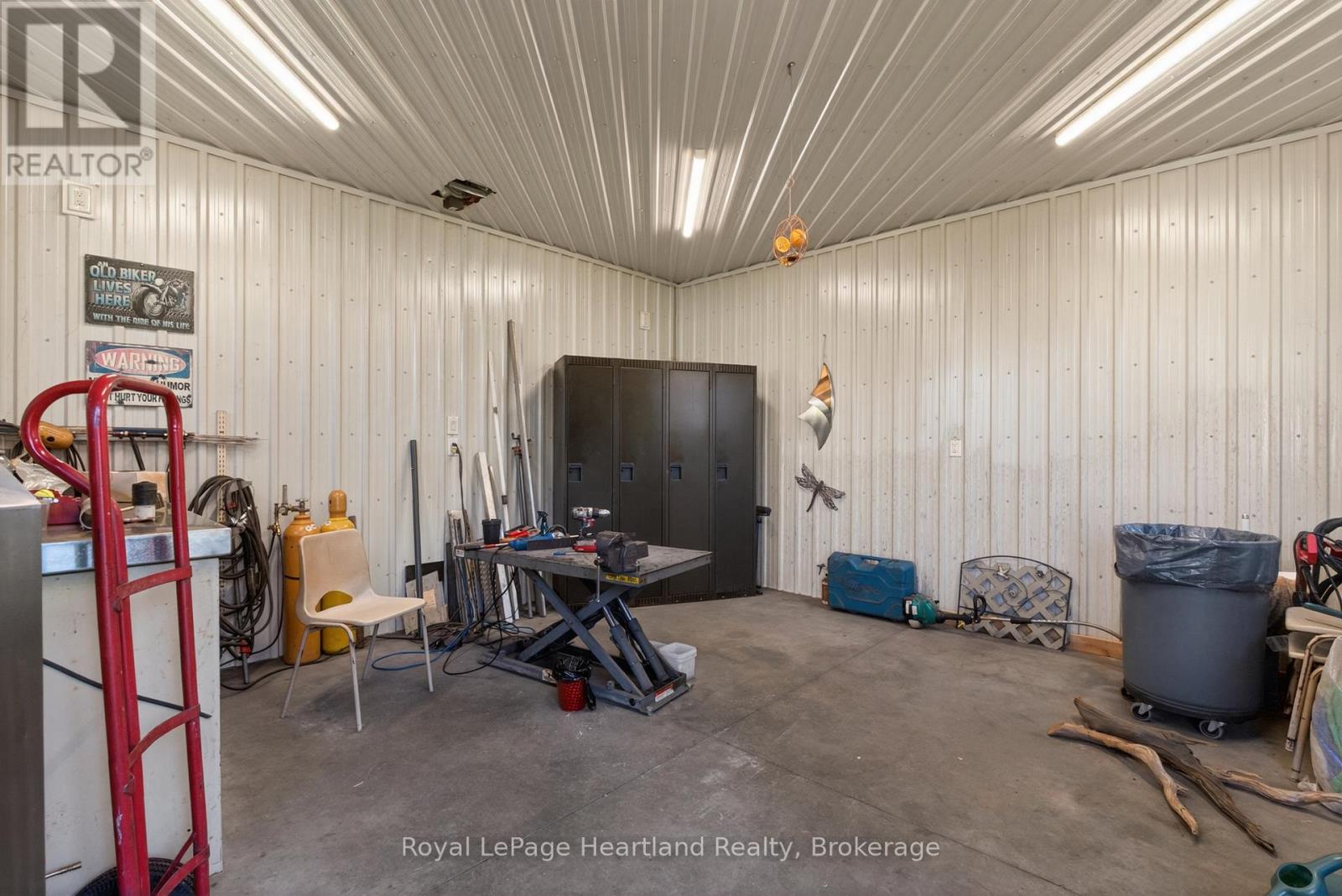 86 HURON STREET W - 44