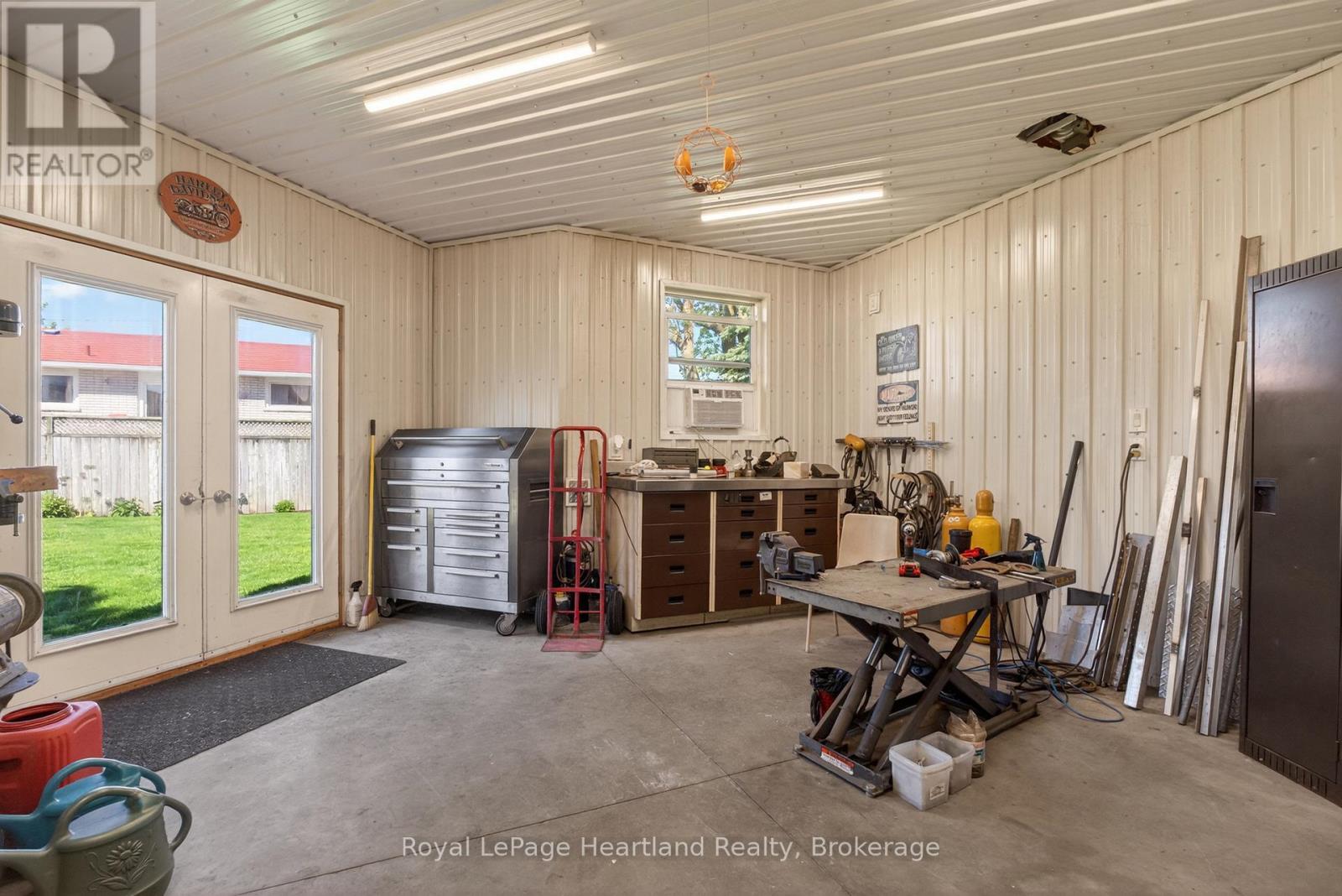 86 HURON STREET W - 45