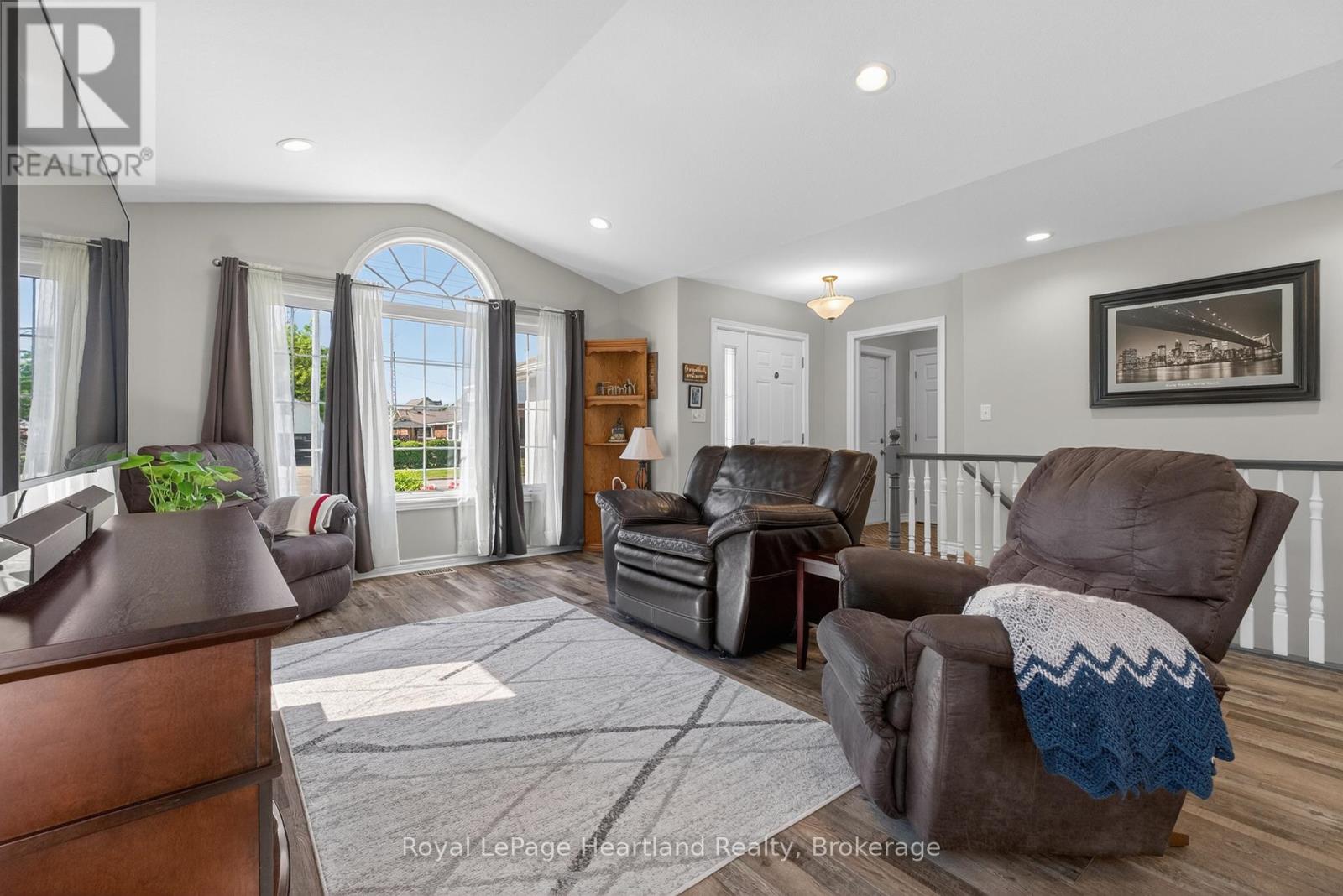 86 HURON STREET W - 9