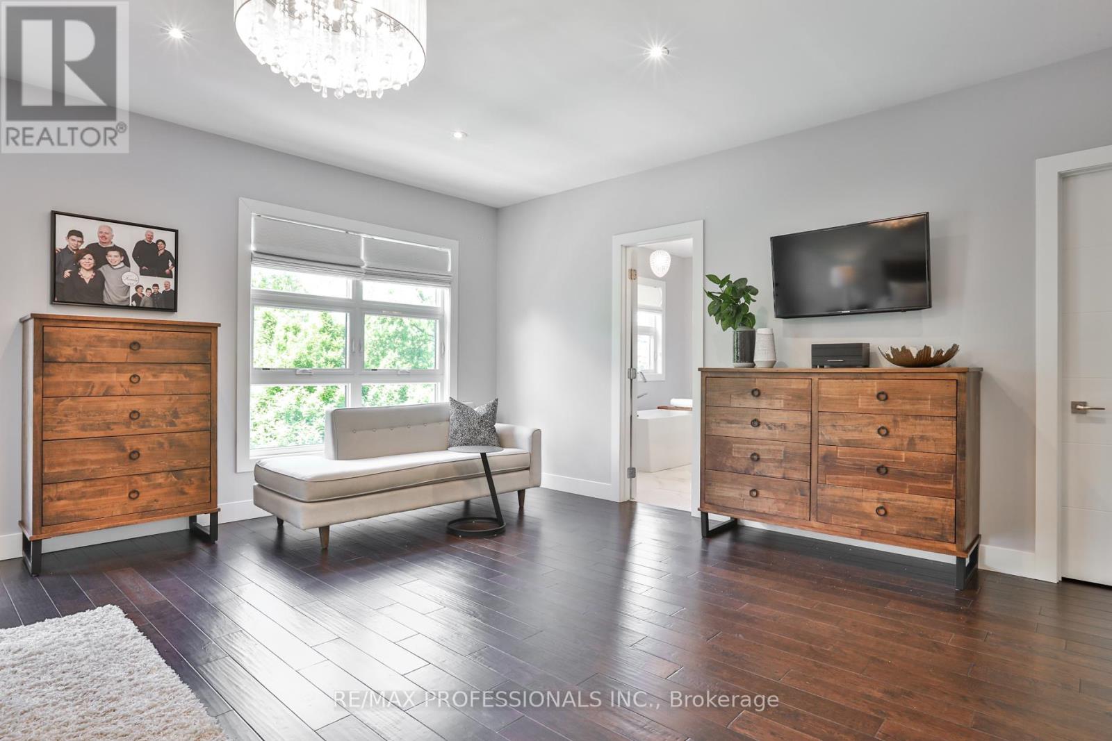 54 RENOWN ROAD - 24