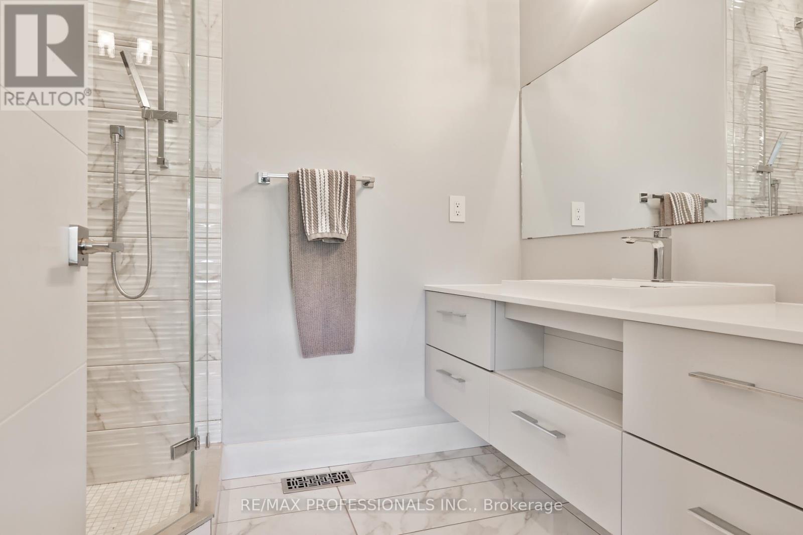 54 RENOWN ROAD - 31