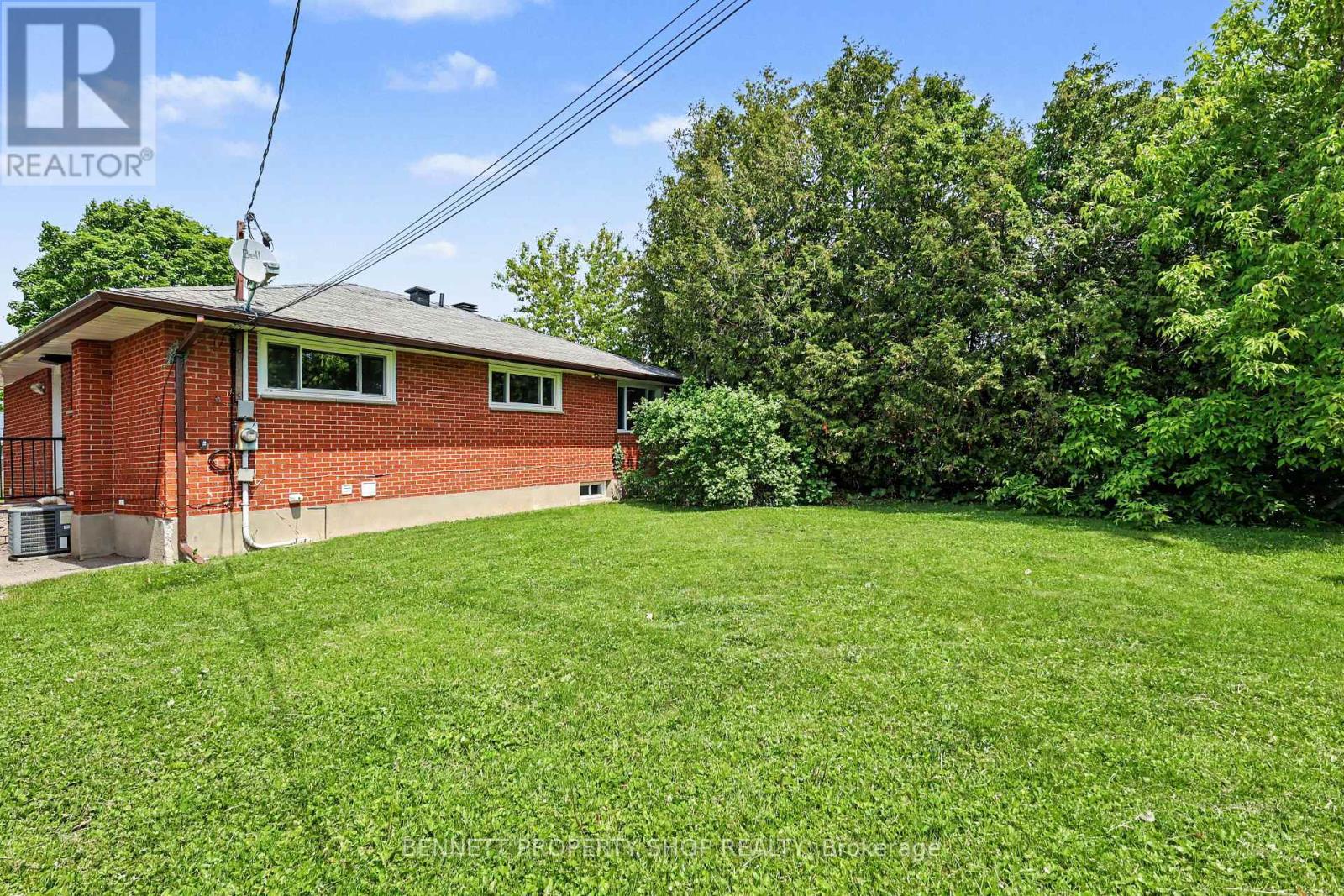 8 Bed, 2 Bath House for Sale in Ottawa – 1308 RUSTIC DRIVE, Ottawa – MLS# X13242120 - Image 9