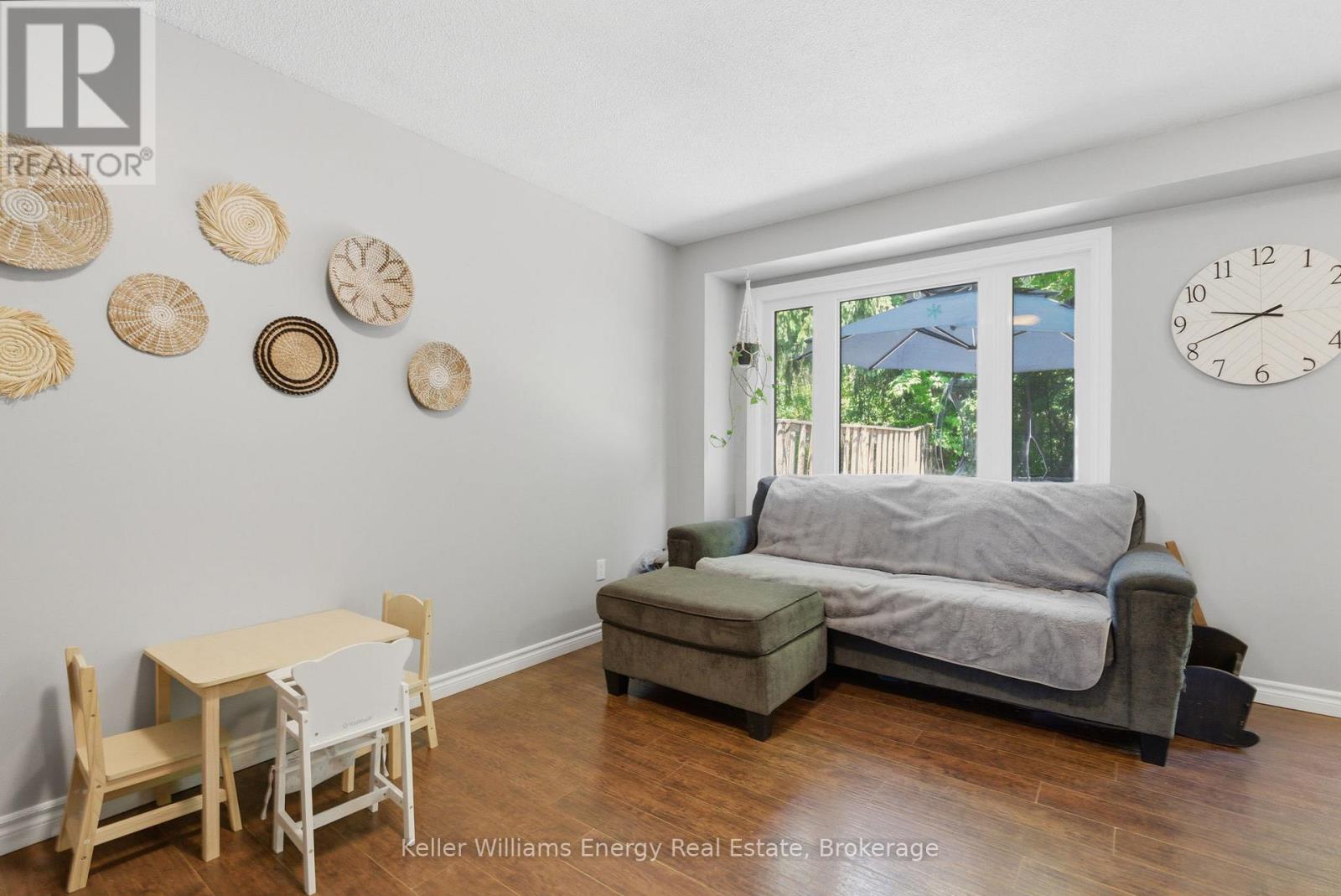 683 GRANDVIEW DRIVE - 23