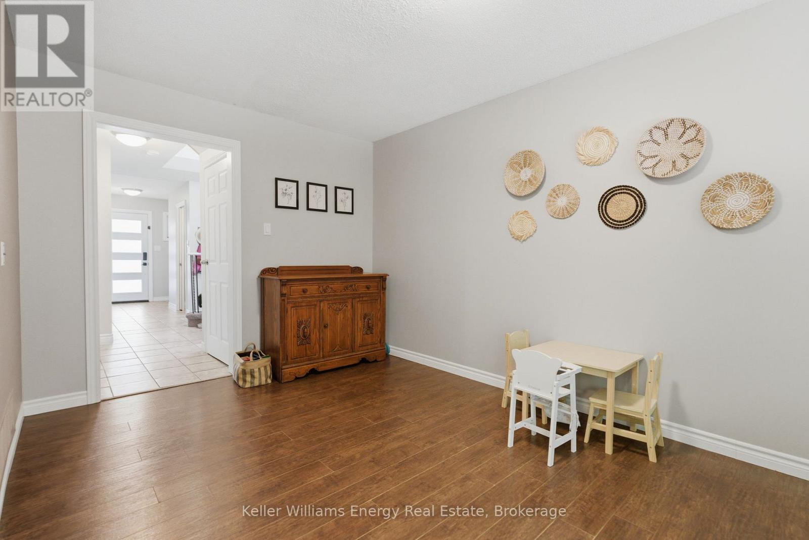 683 GRANDVIEW DRIVE - 24
