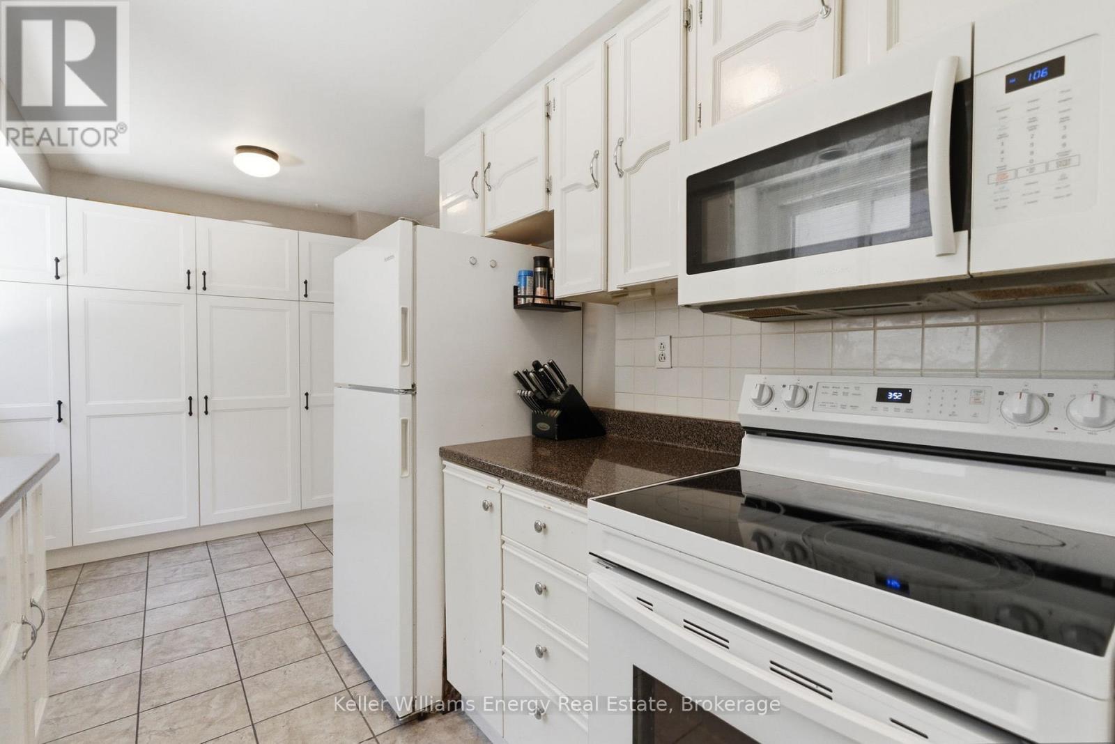 683 GRANDVIEW DRIVE - 17