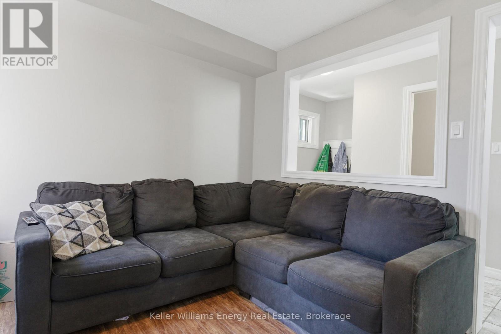 683 GRANDVIEW DRIVE - 10