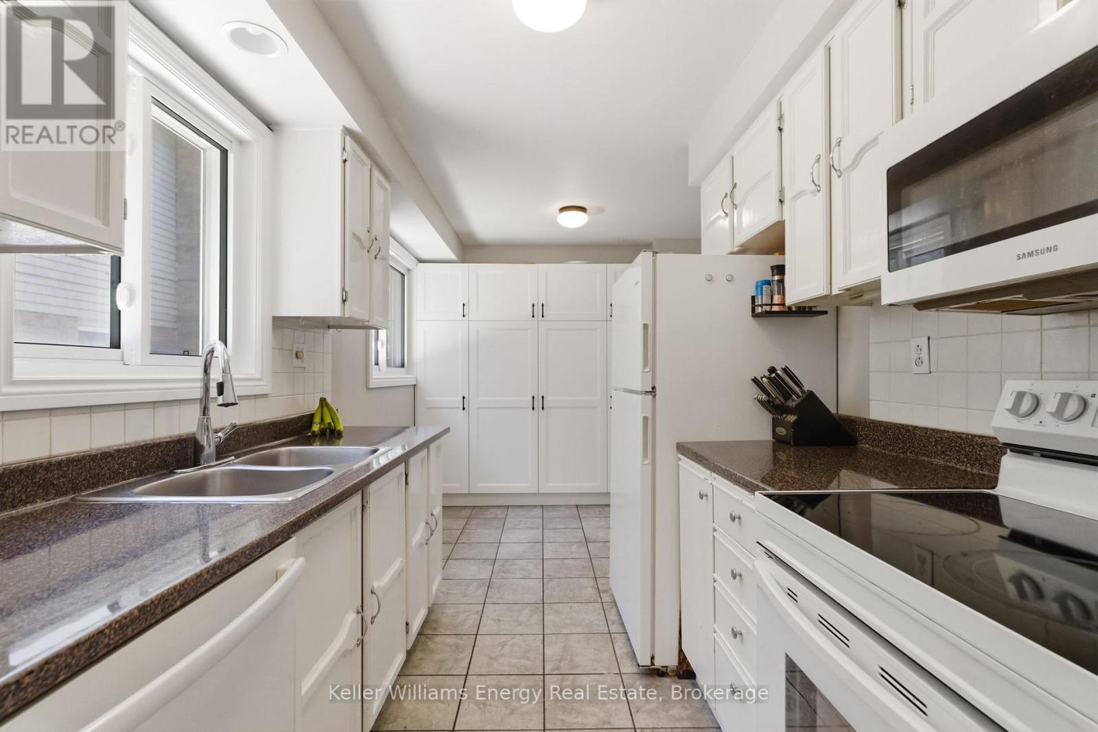 683 GRANDVIEW DRIVE - 16