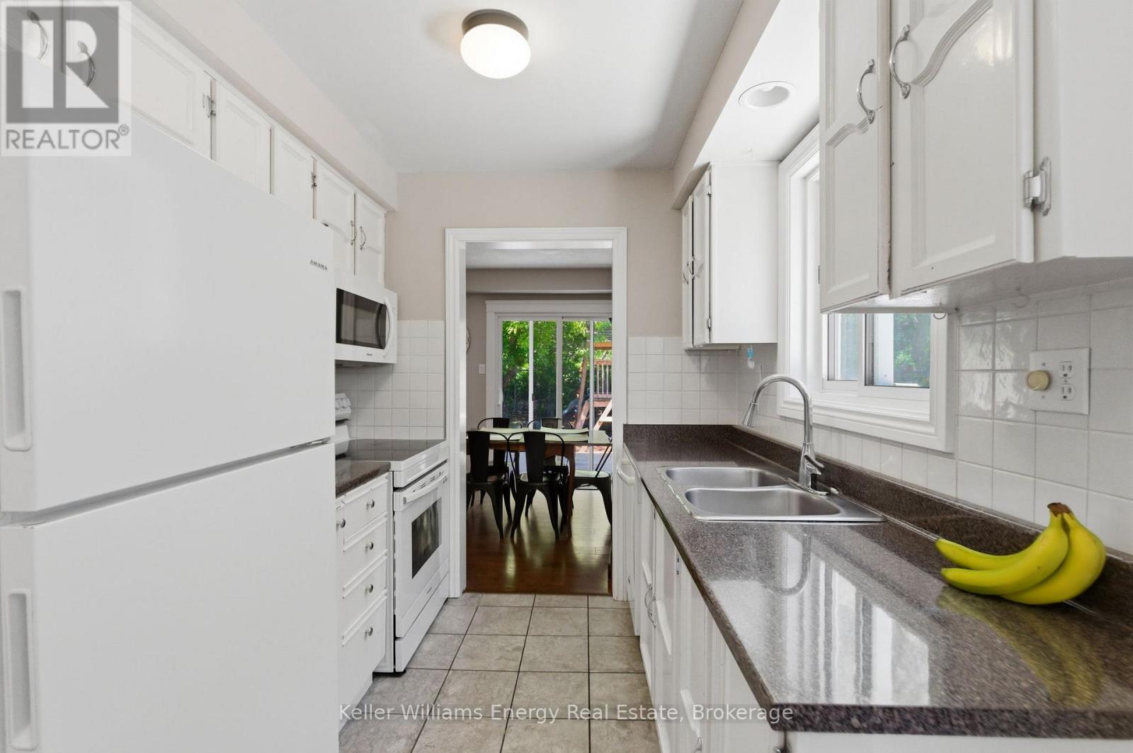 683 GRANDVIEW DRIVE - 12