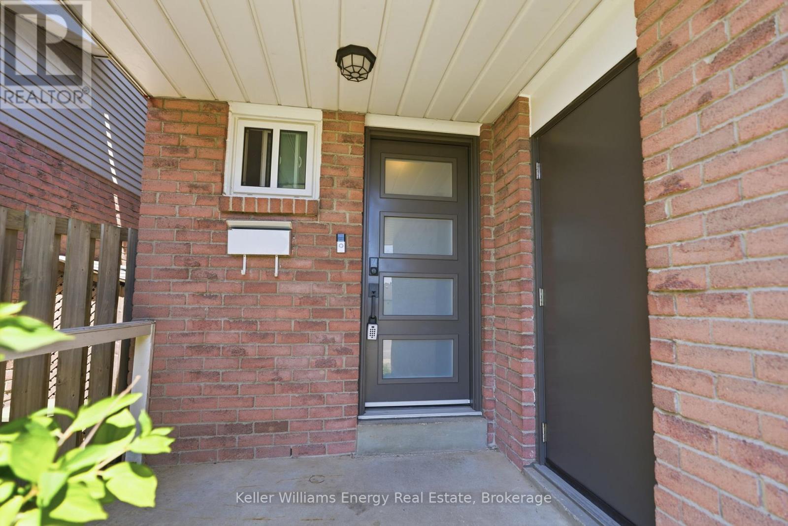 683 GRANDVIEW DRIVE - 3
