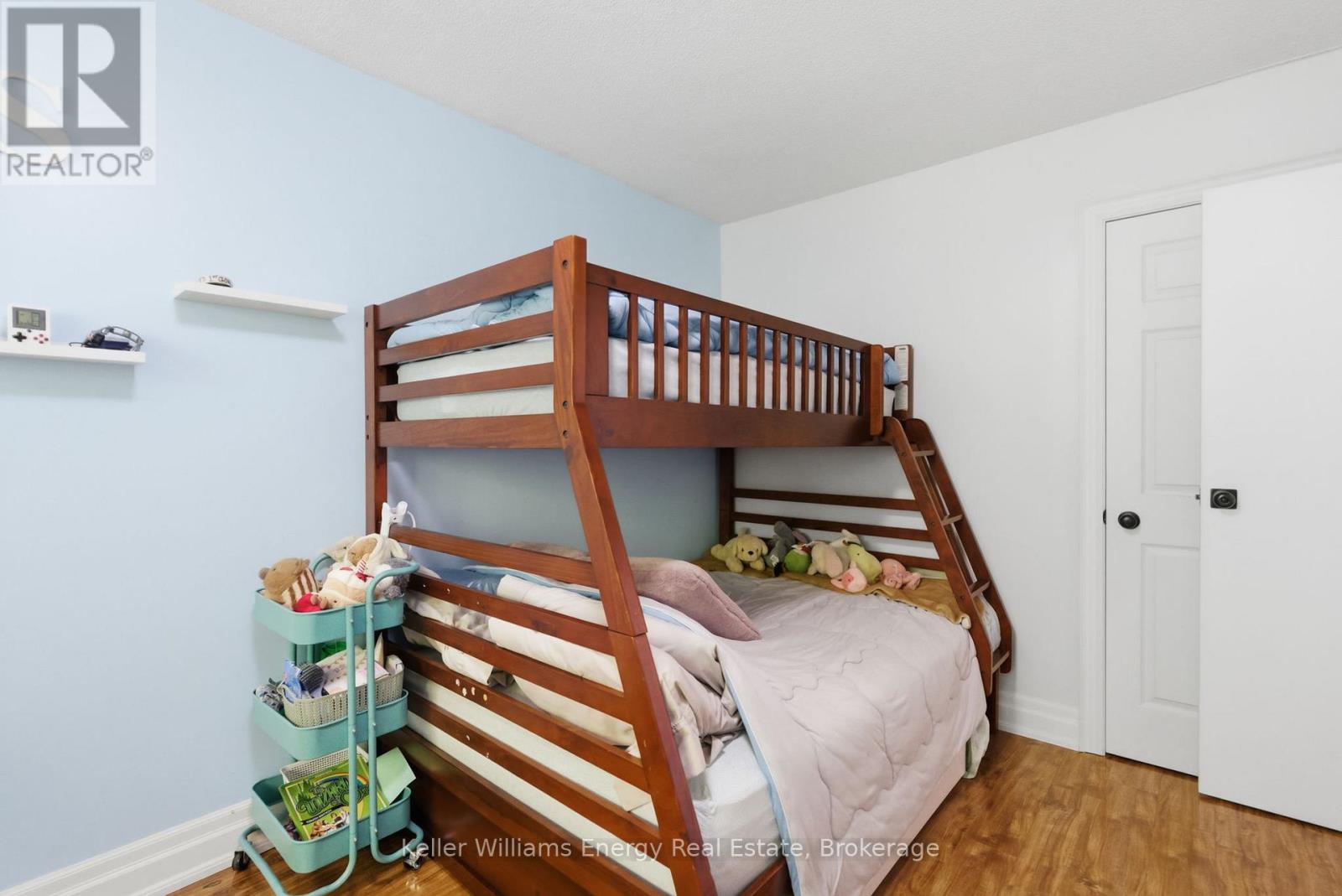 683 GRANDVIEW DRIVE - 36