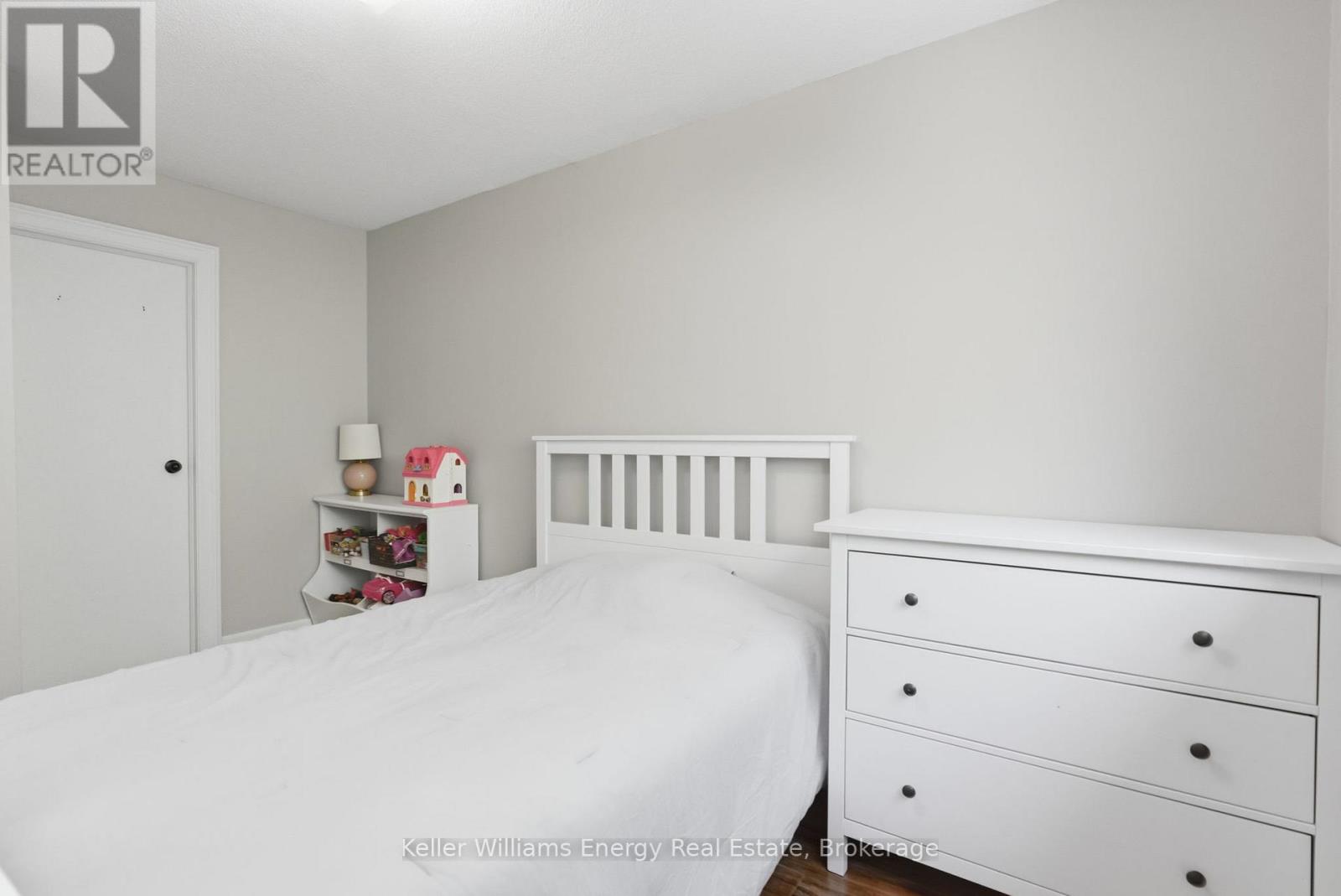 683 GRANDVIEW DRIVE - 31
