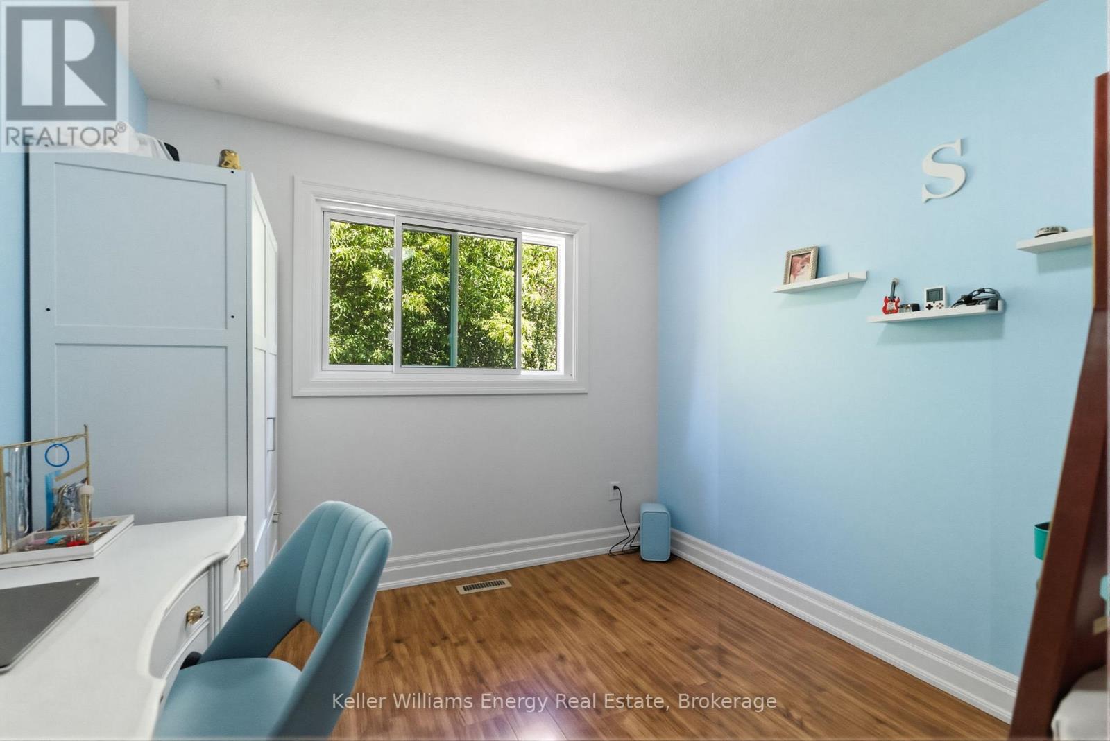 683 GRANDVIEW DRIVE - 35