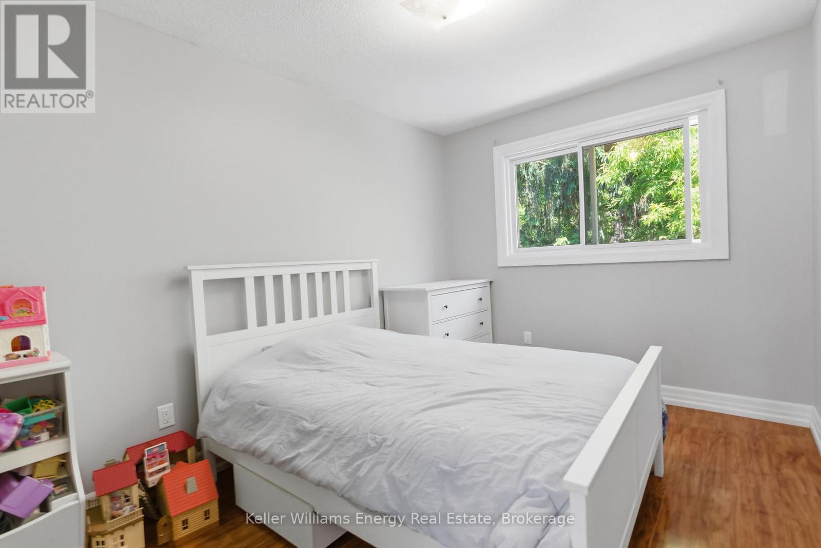 683 GRANDVIEW DRIVE - 30