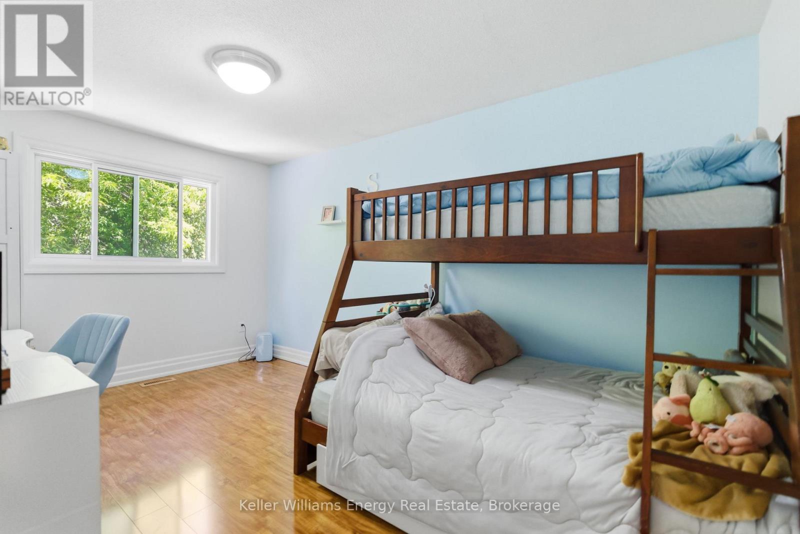 683 GRANDVIEW DRIVE - 33