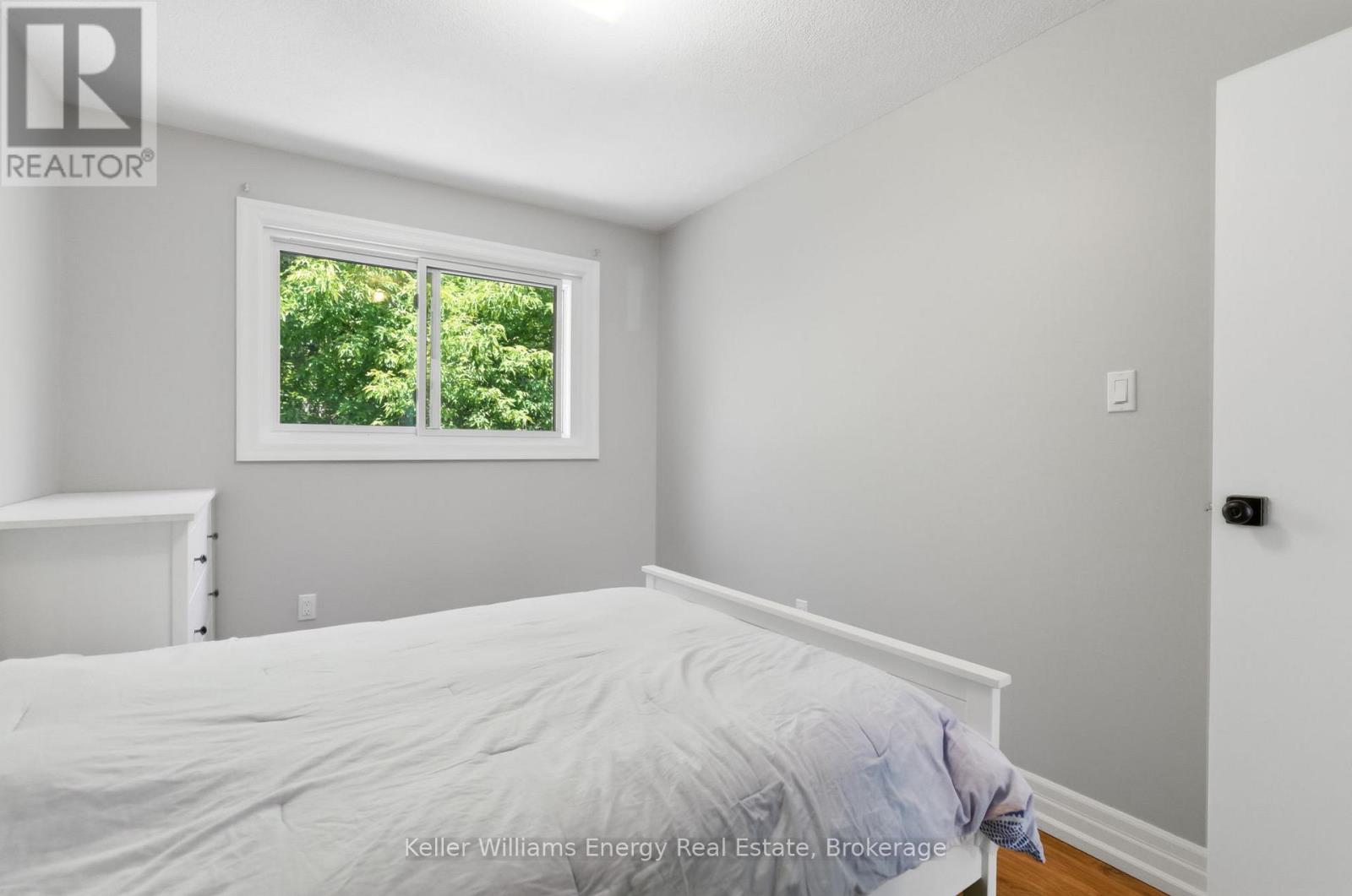 683 GRANDVIEW DRIVE - 32