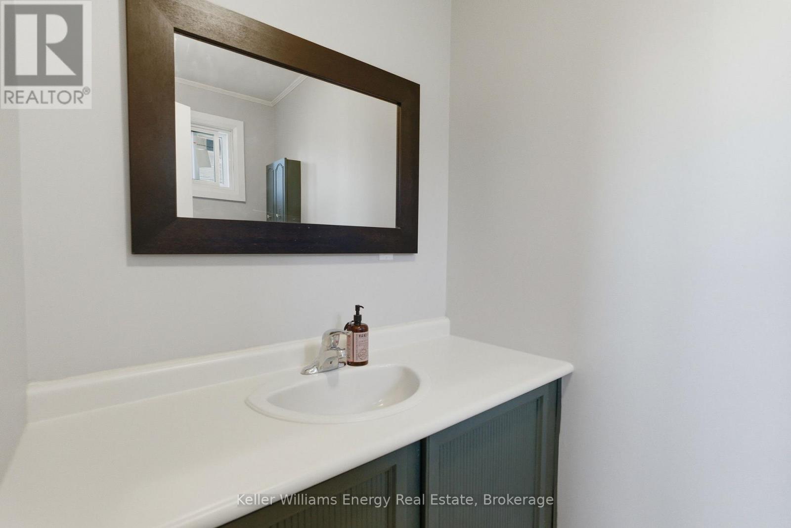 683 GRANDVIEW DRIVE - 41