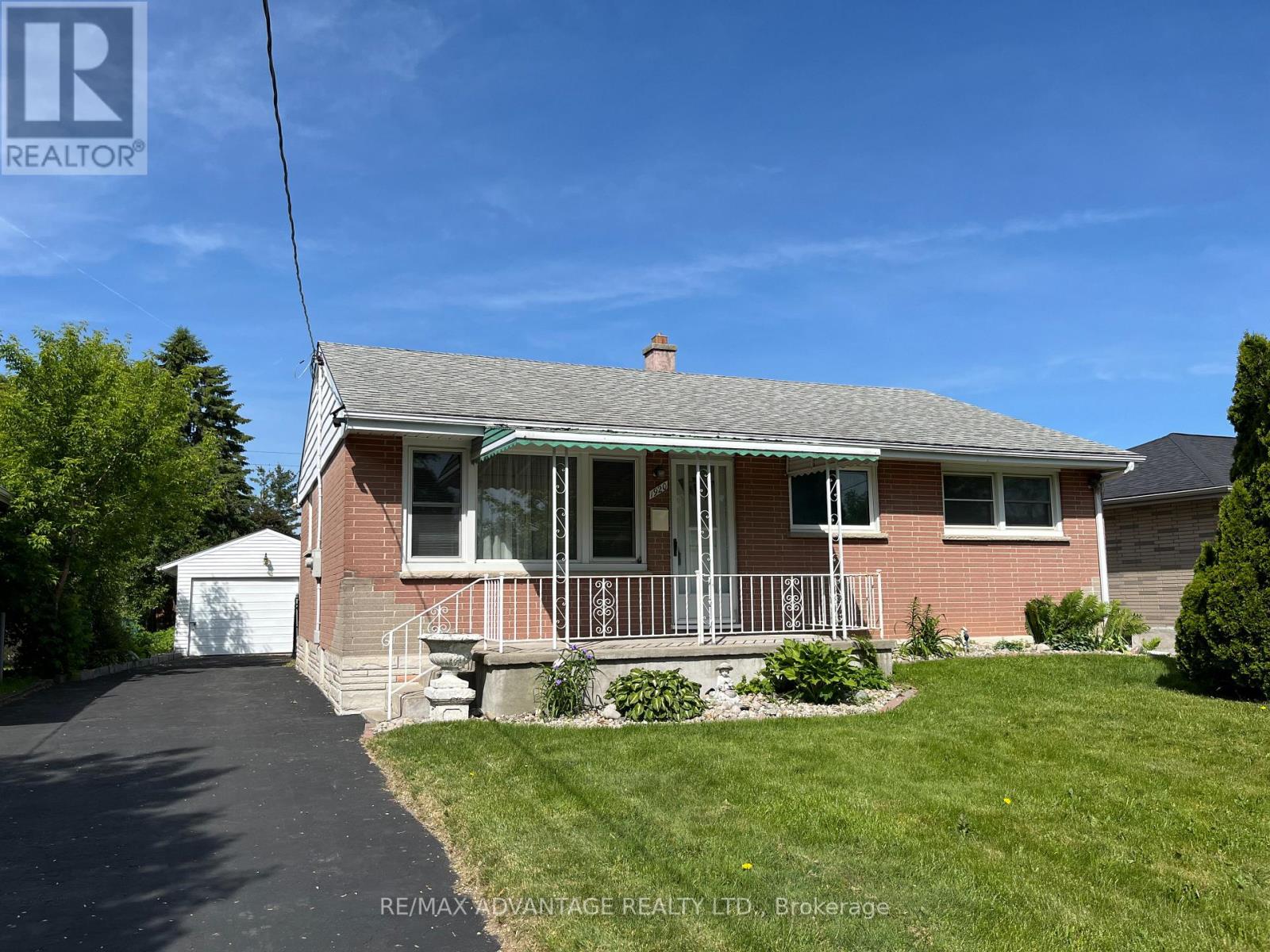 1920 DULUTH CRESCENT - 3