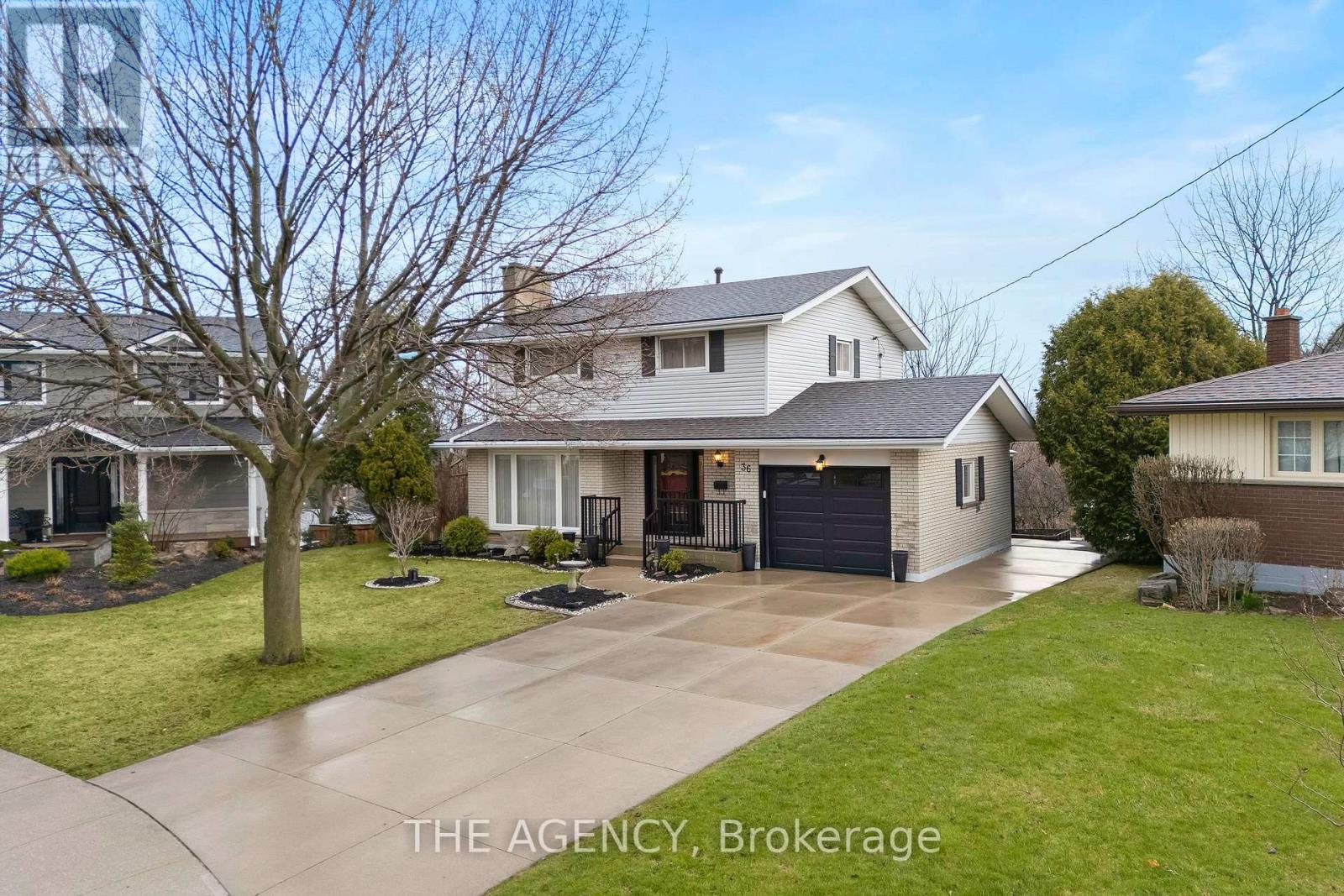 36 BUCKINGHAM DRIVE - 1