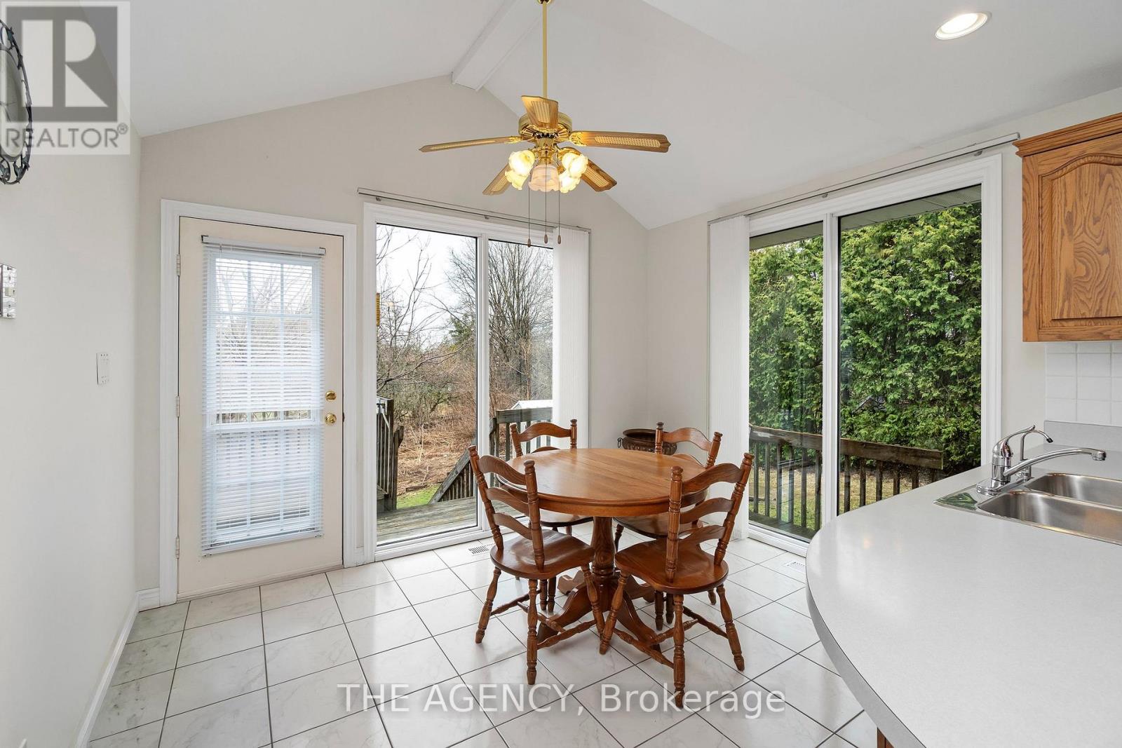 36 BUCKINGHAM DRIVE - 11