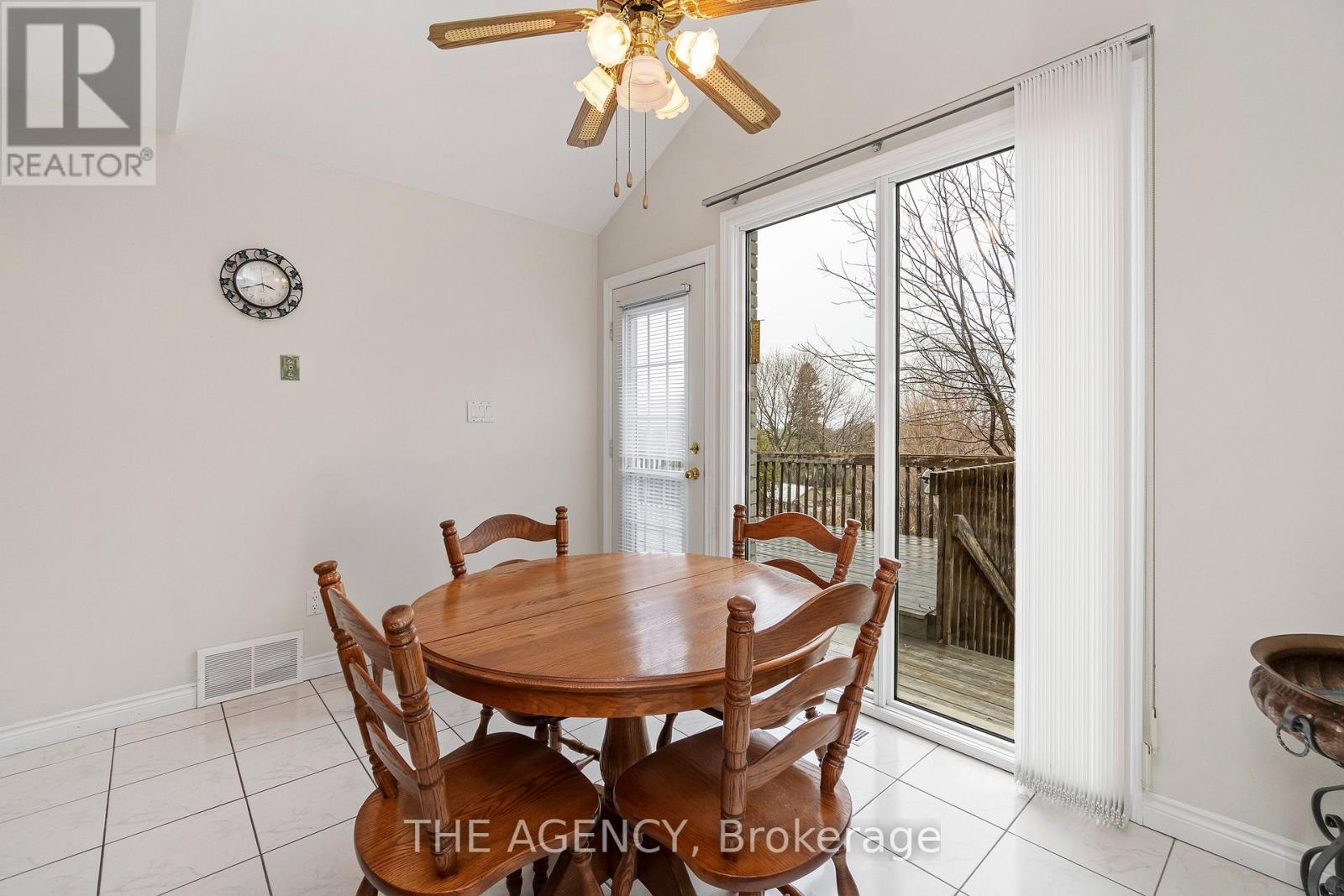 36 BUCKINGHAM DRIVE - 12