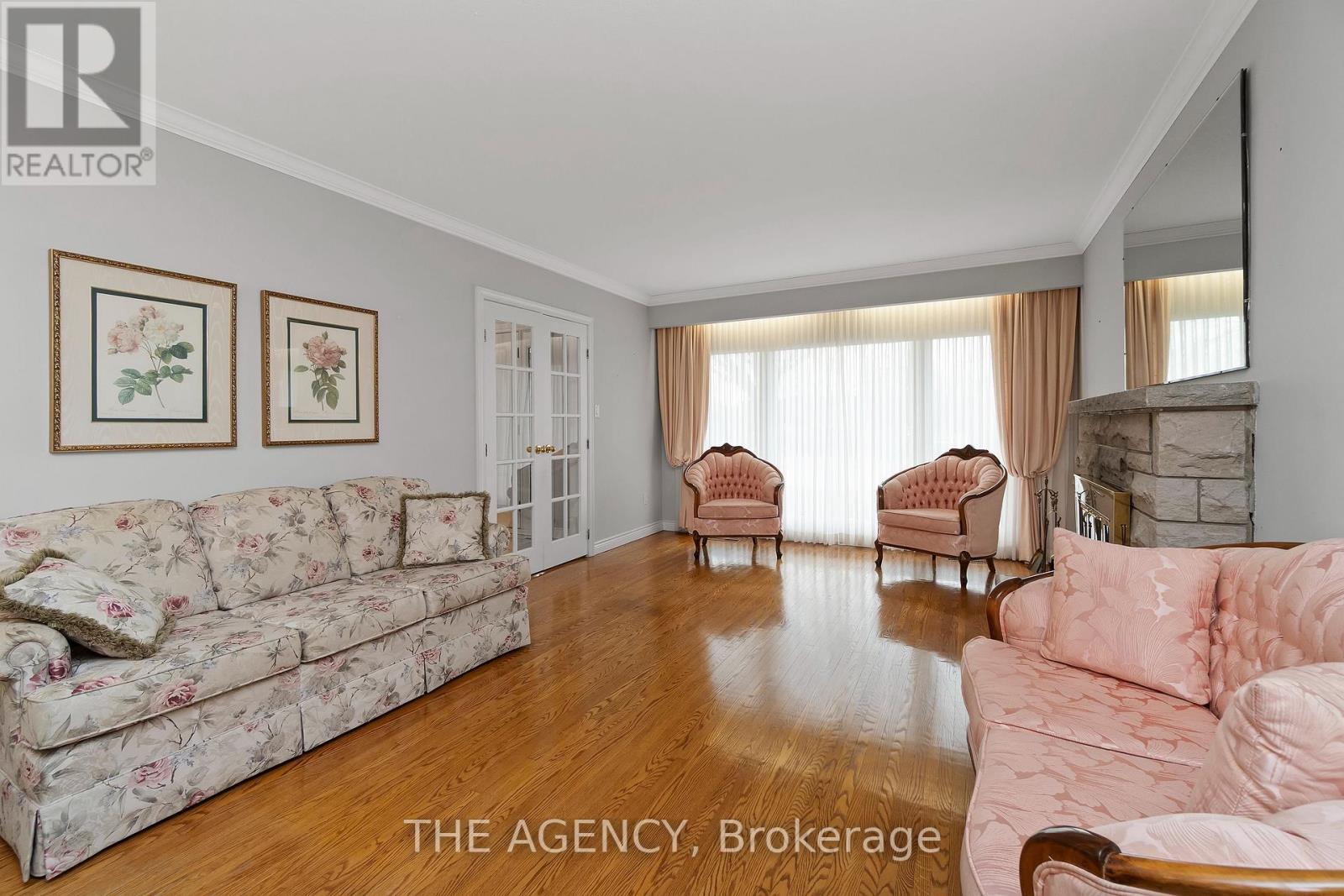 36 BUCKINGHAM DRIVE - 18