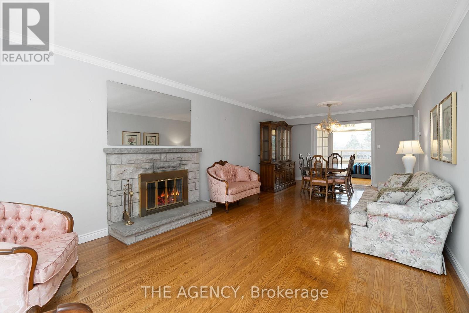 36 BUCKINGHAM DRIVE - 19