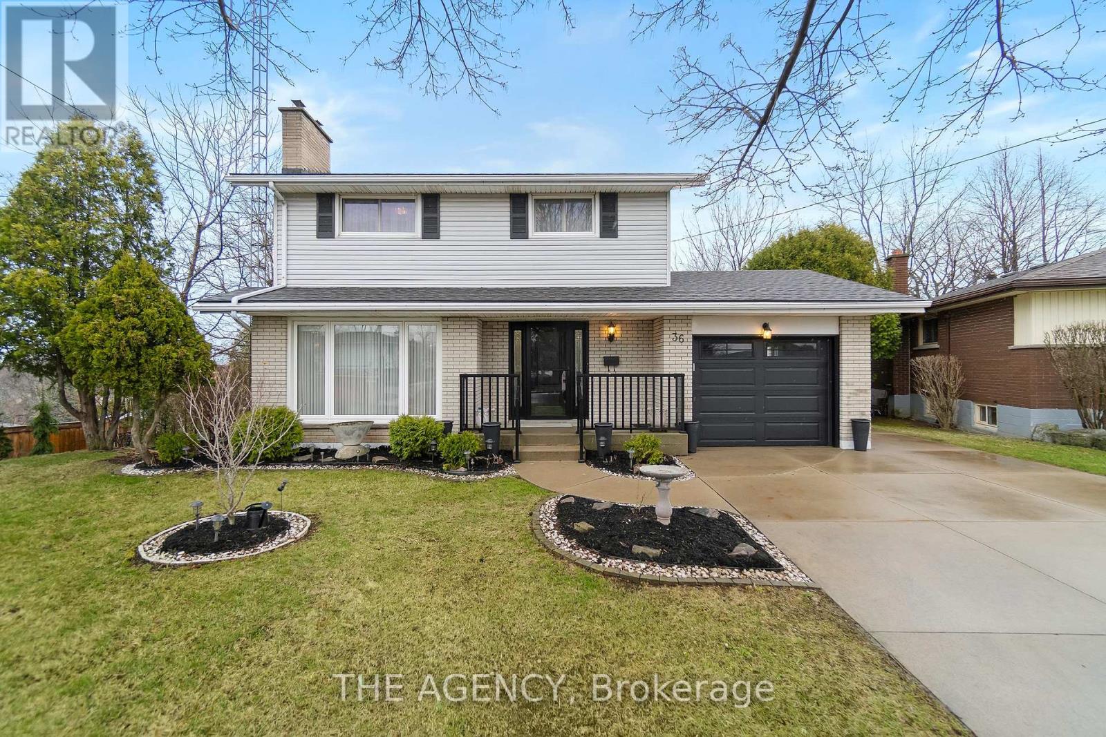 36 BUCKINGHAM DRIVE - 2