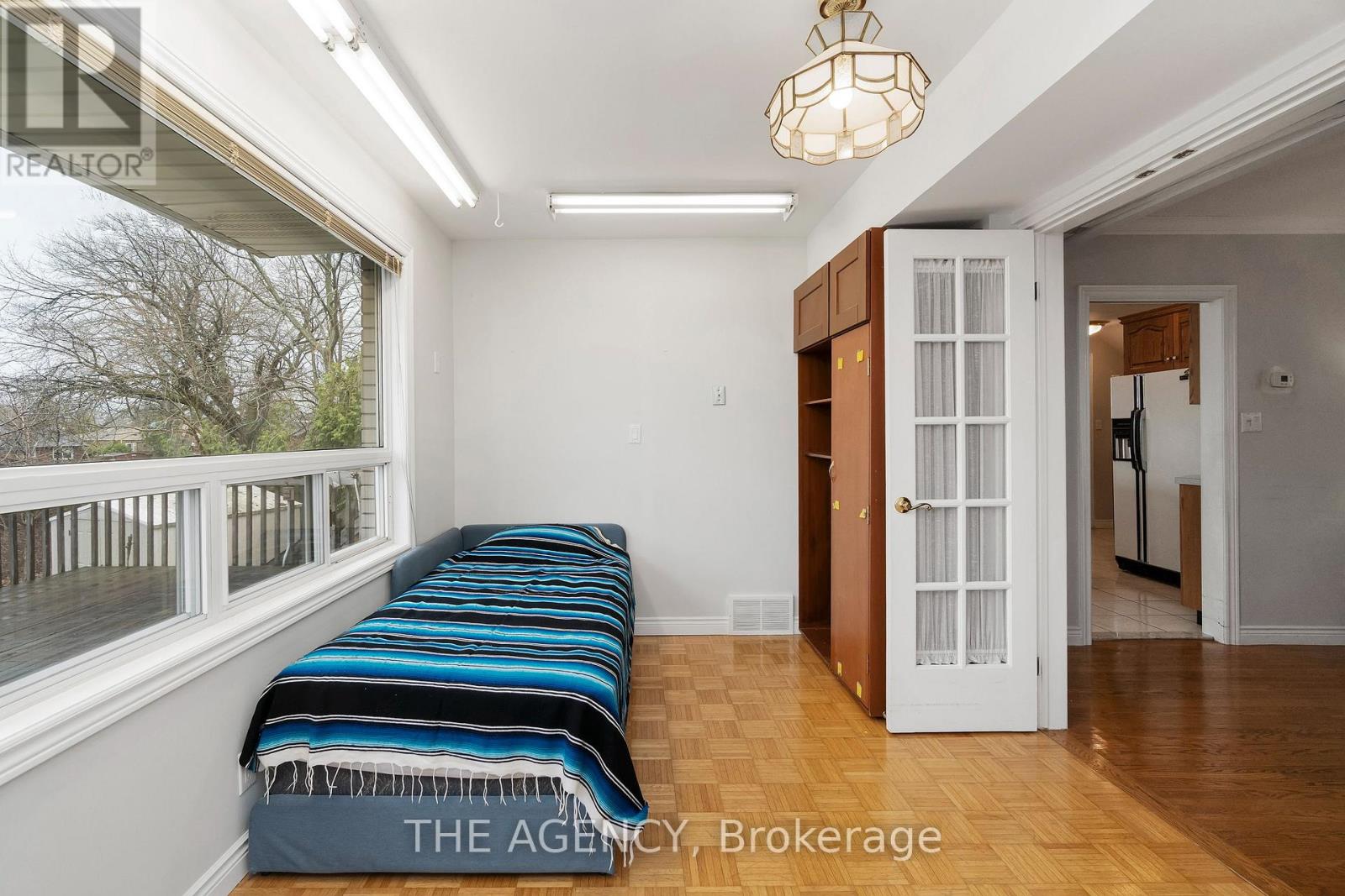 36 BUCKINGHAM DRIVE - 21