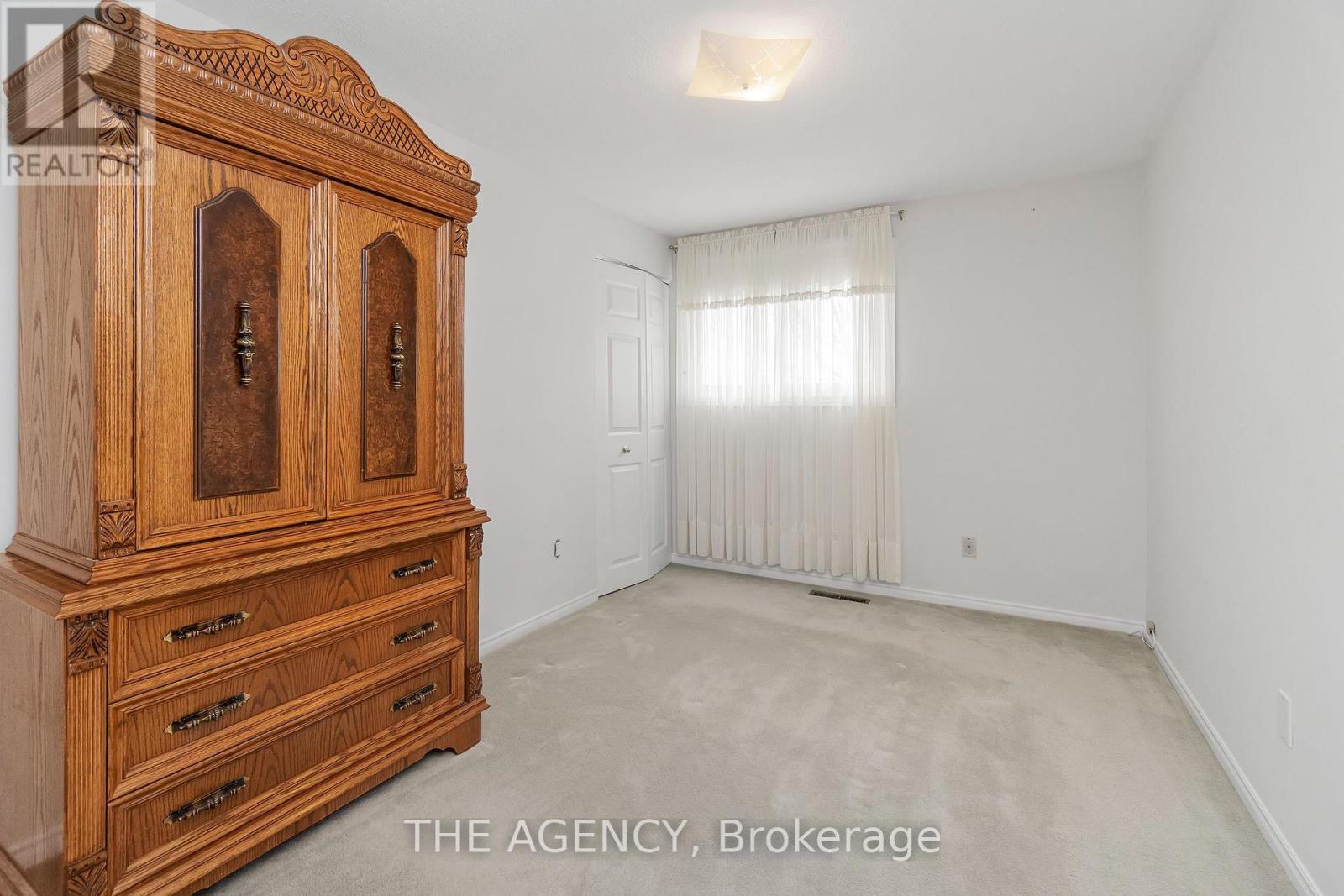 36 BUCKINGHAM DRIVE - 25