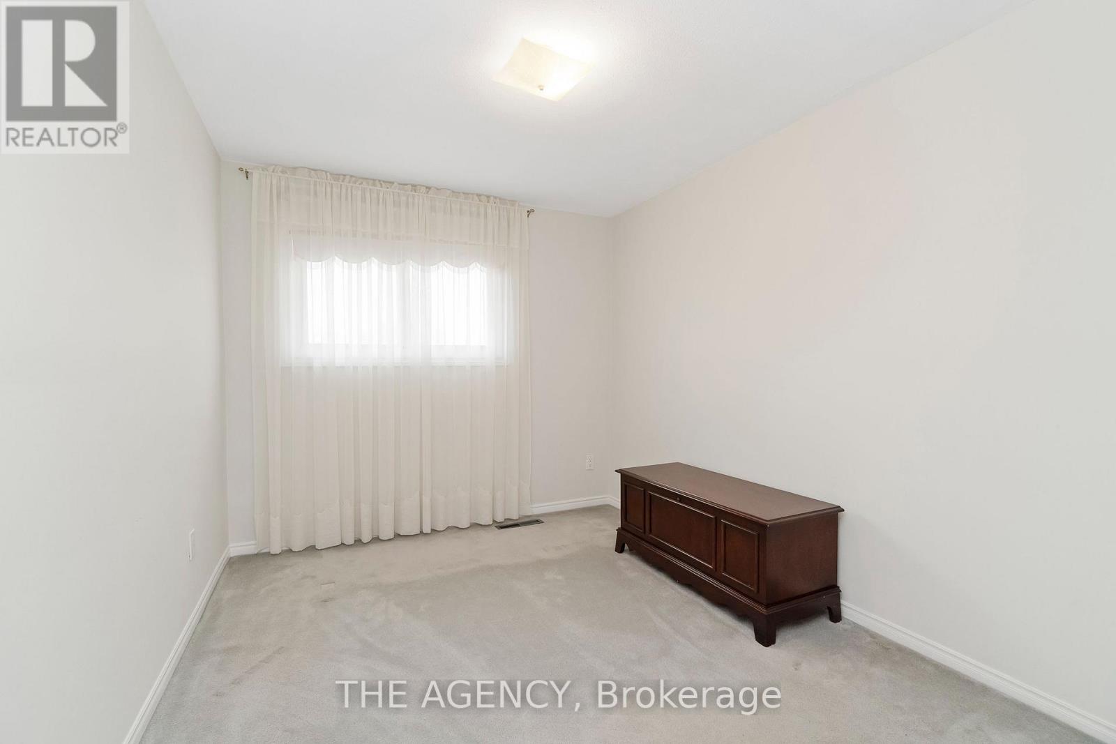 36 BUCKINGHAM DRIVE - 27