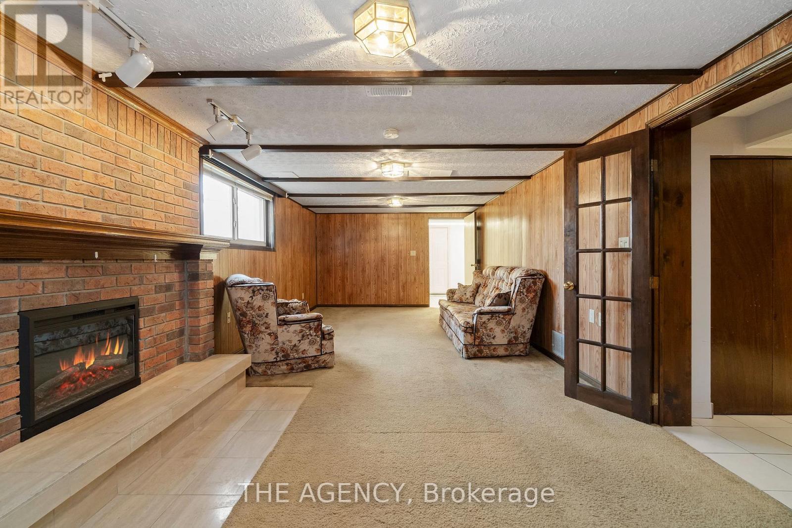 36 BUCKINGHAM DRIVE - 30