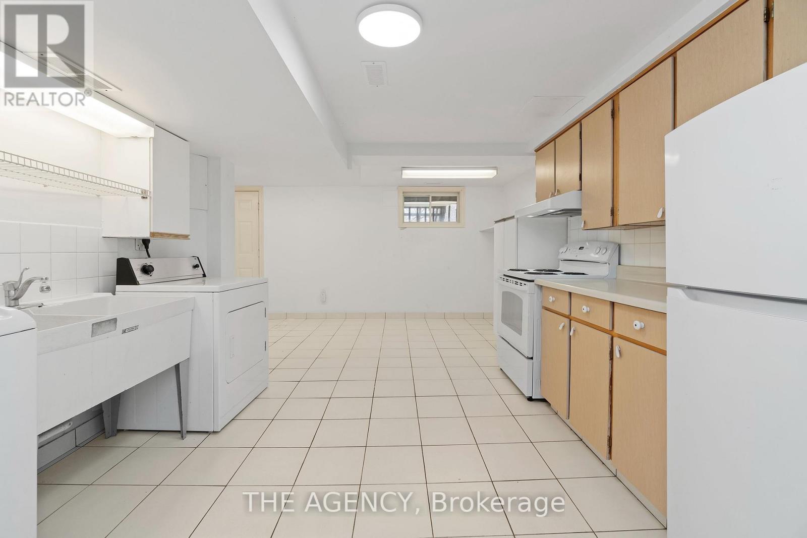 36 BUCKINGHAM DRIVE - 34