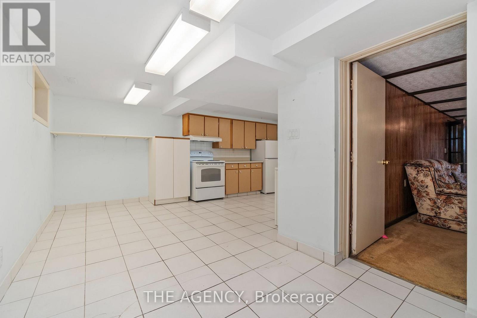 36 BUCKINGHAM DRIVE - 35