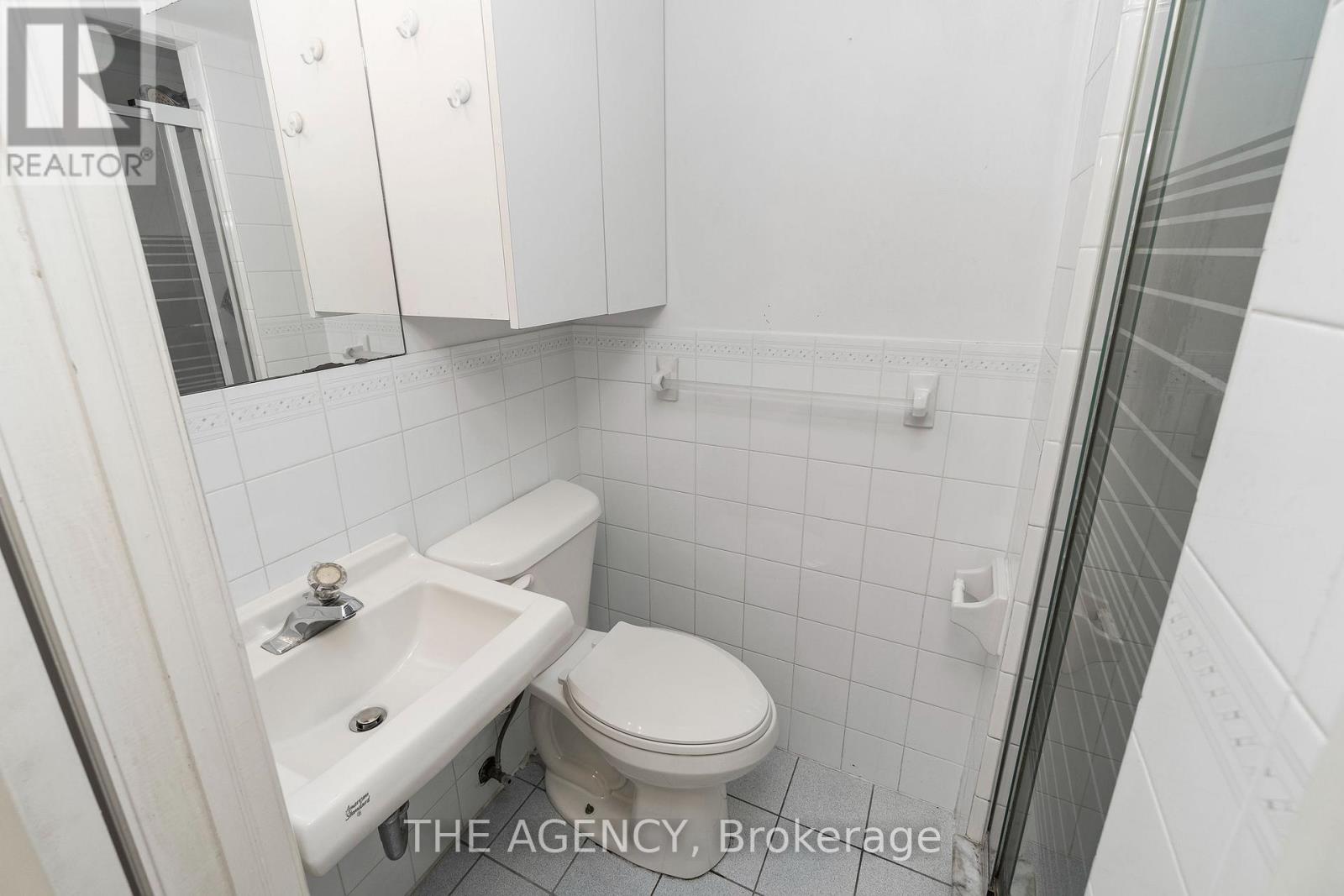 36 BUCKINGHAM DRIVE - 36