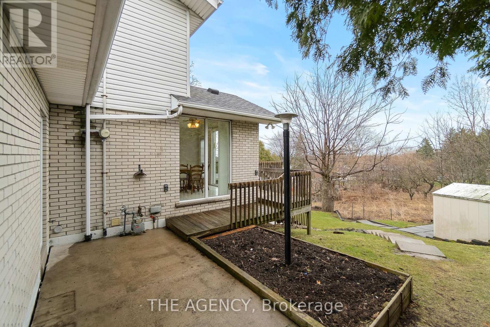 36 BUCKINGHAM DRIVE - 37