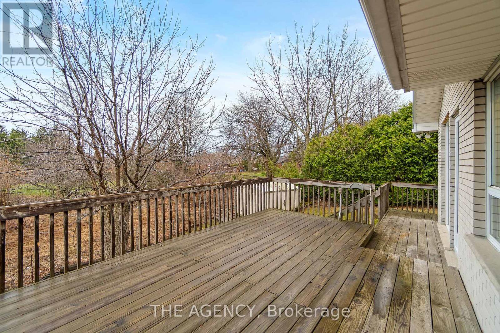 36 BUCKINGHAM DRIVE - 39