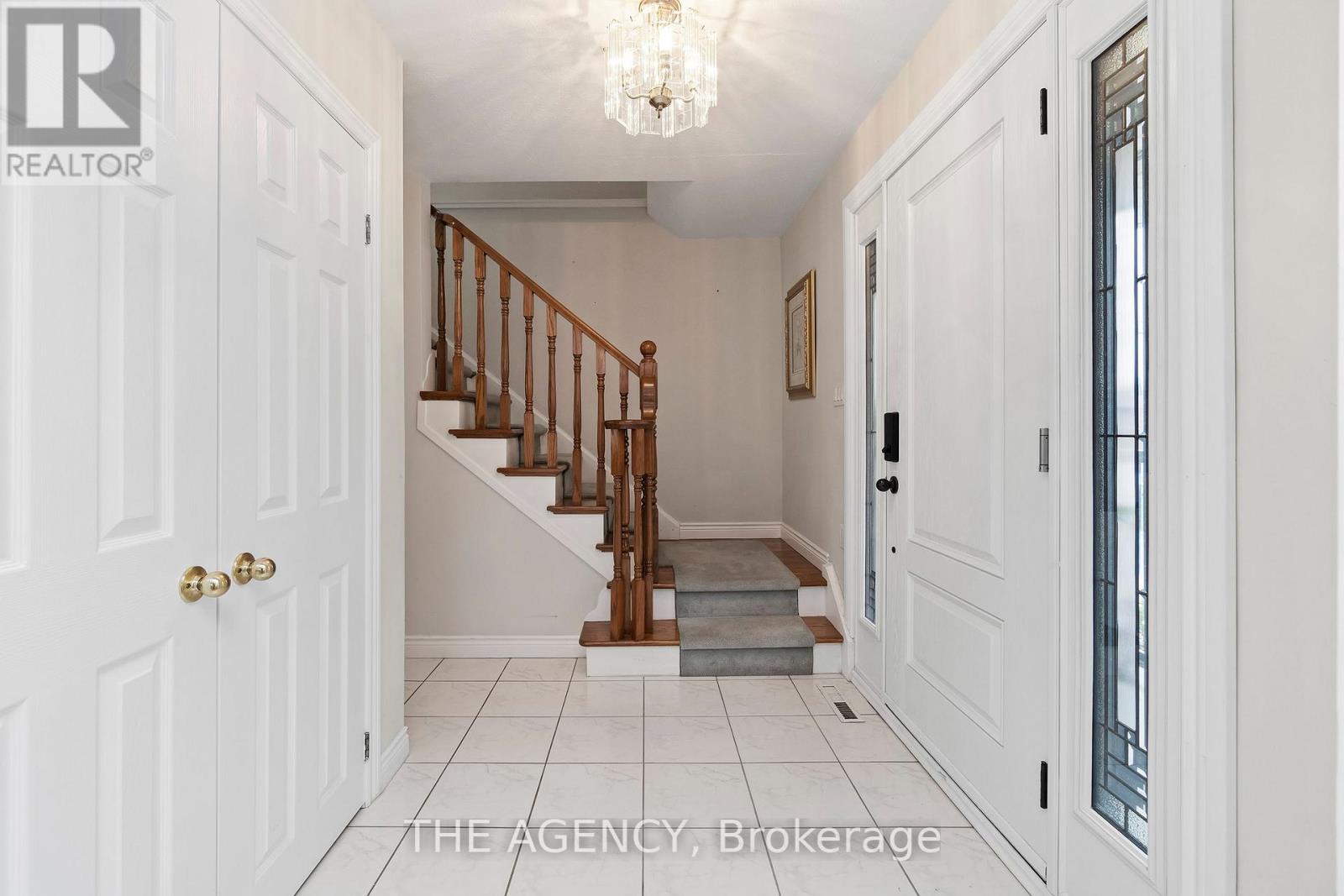 36 BUCKINGHAM DRIVE - 4