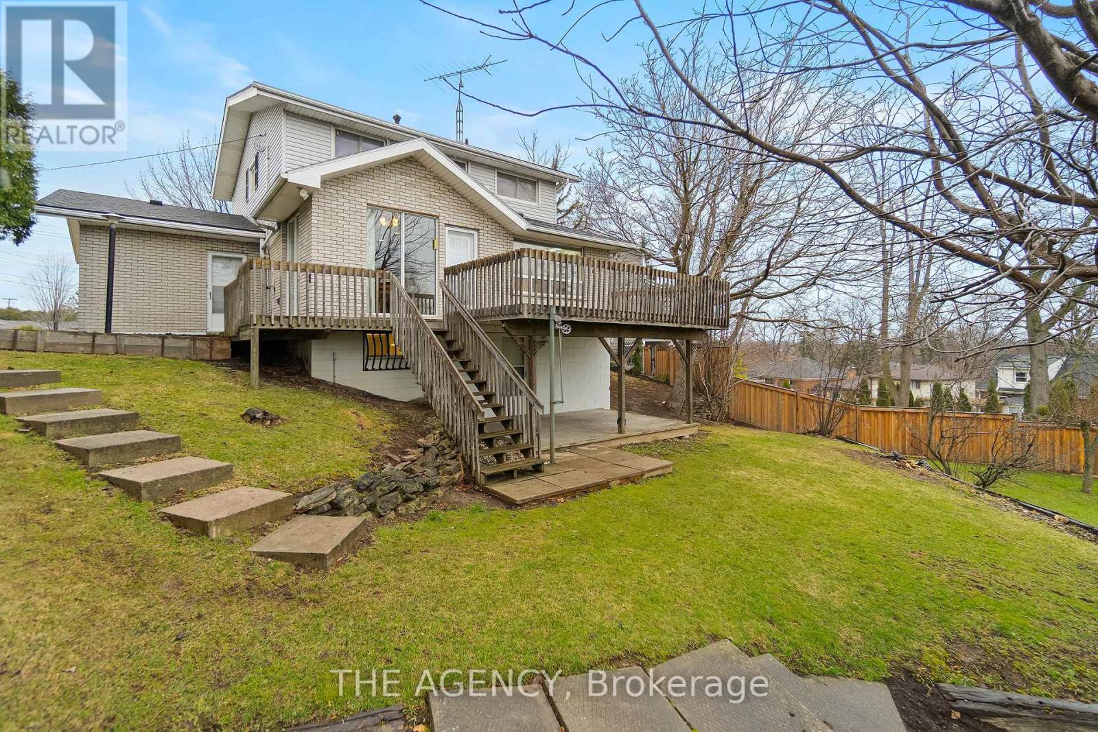 36 BUCKINGHAM DRIVE - 40
