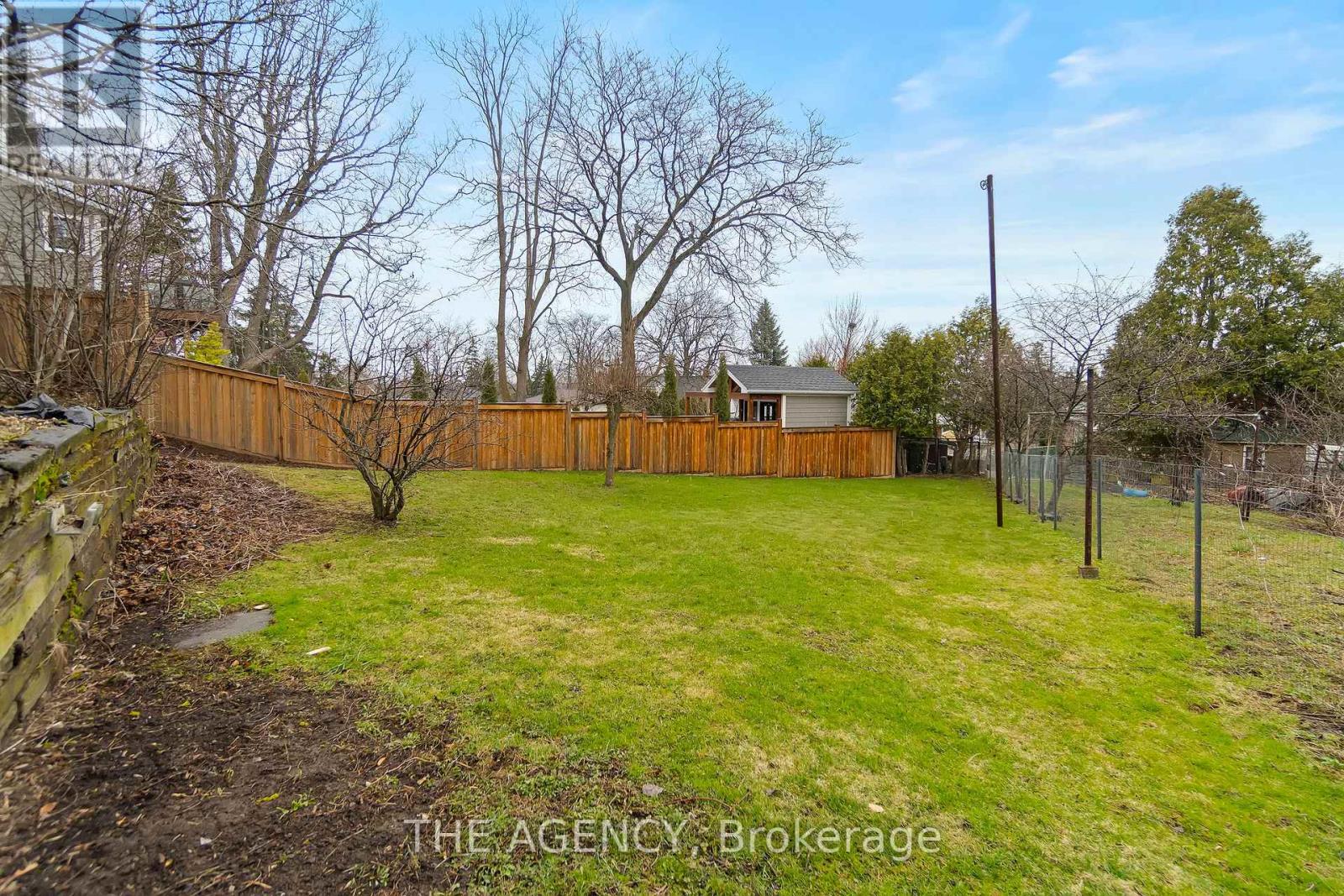 36 BUCKINGHAM DRIVE - 41